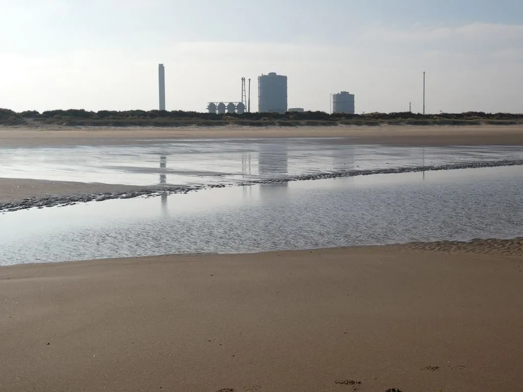 Photo showing: Looking inland towards the gaunt remains of the Teesside Steelworks currently in the process of being demolished.