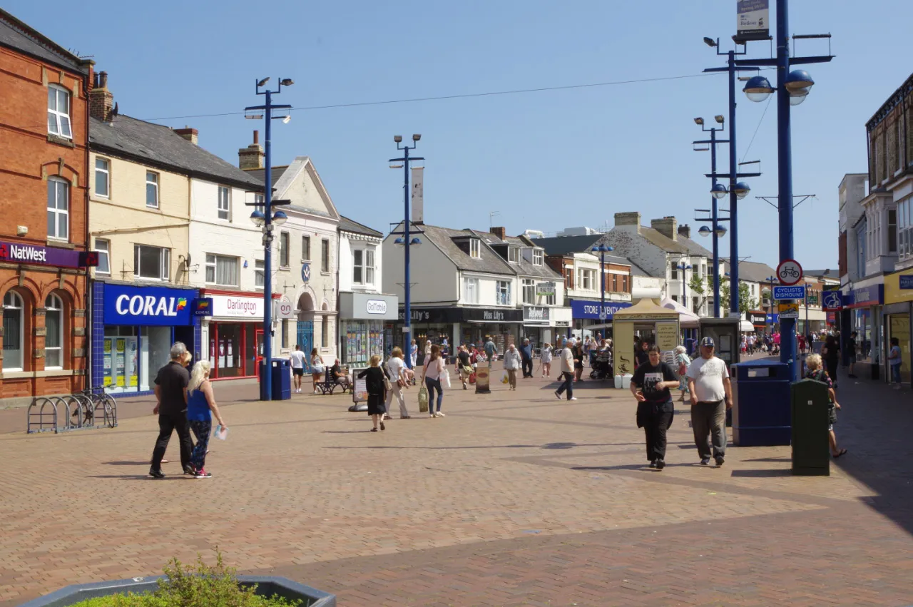 Photo showing: Redcar's shopping area seen from the town clock.