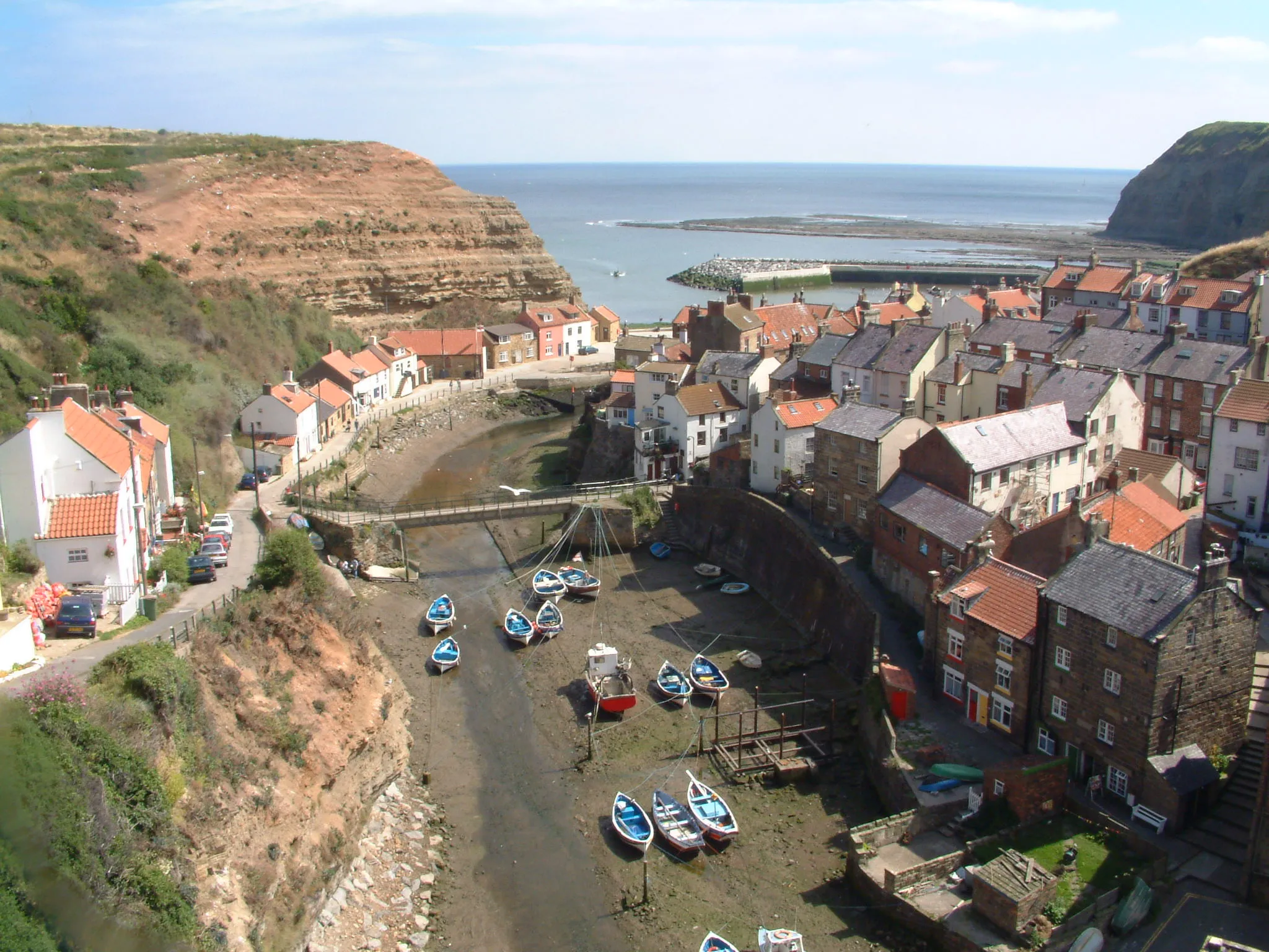 Photo showing: Staithes harbour, North Yorkshire, England