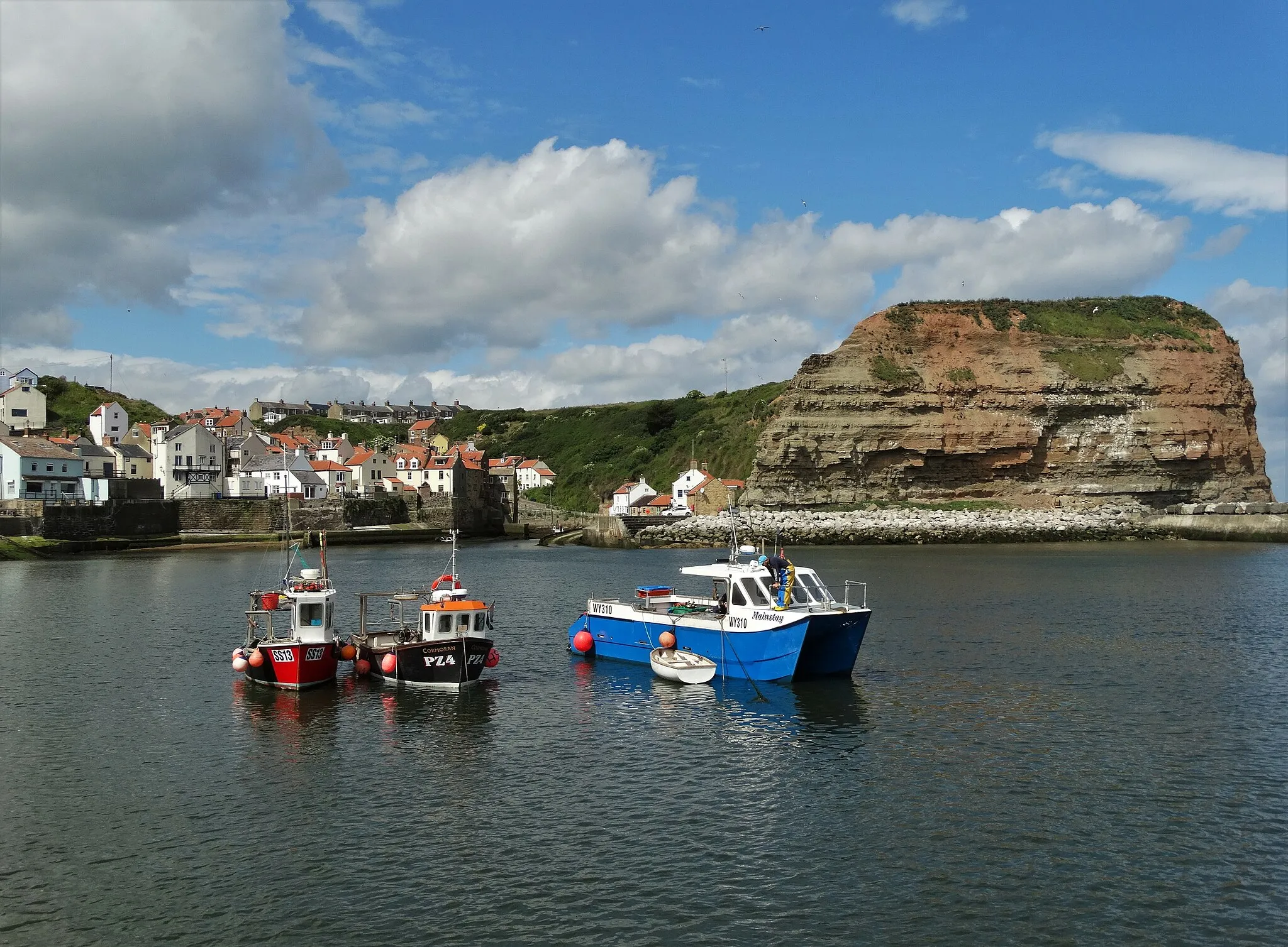 Photo showing: A view of Staithes Harbour