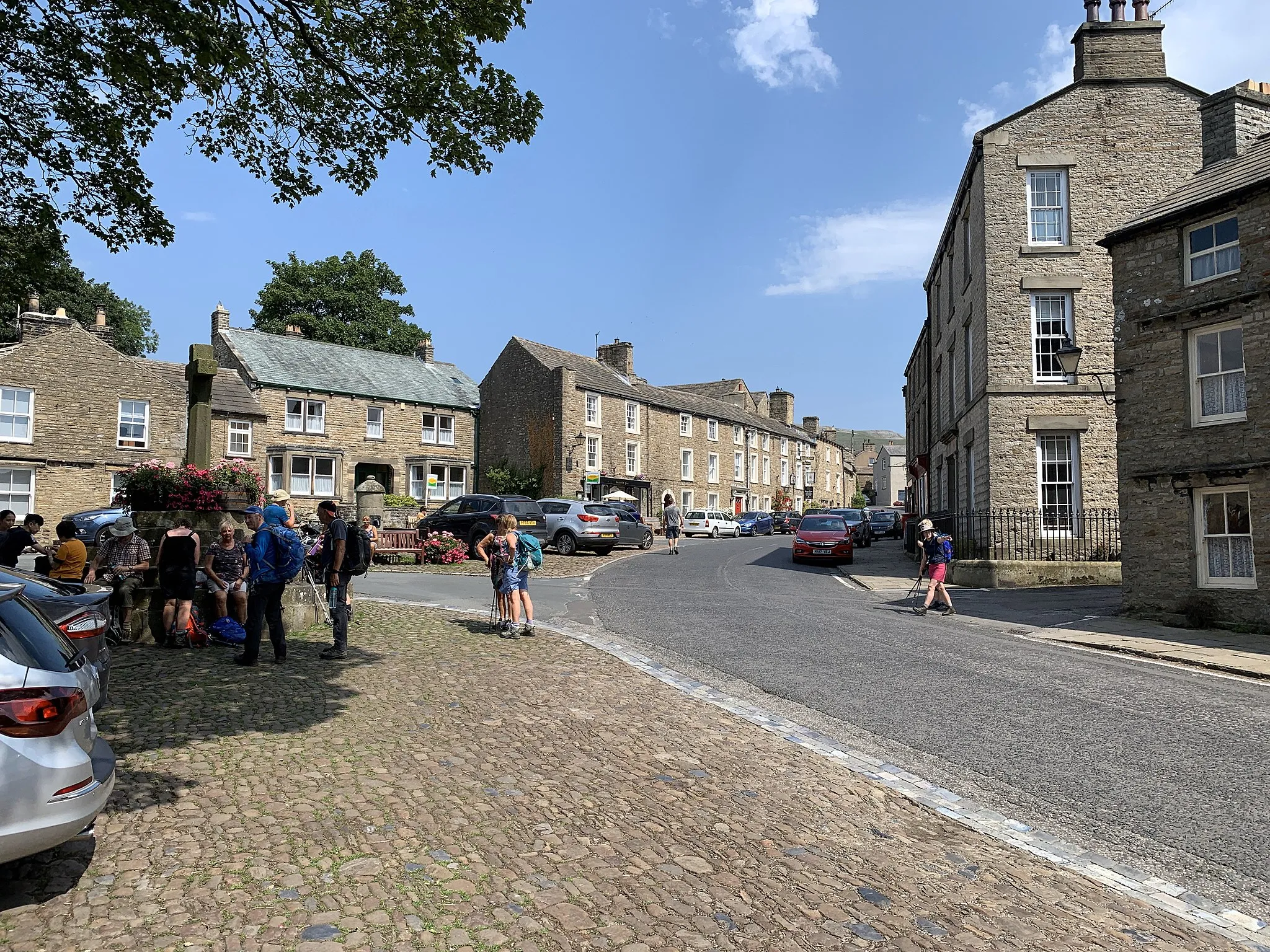 Photo showing: Askrigg in July 2019.