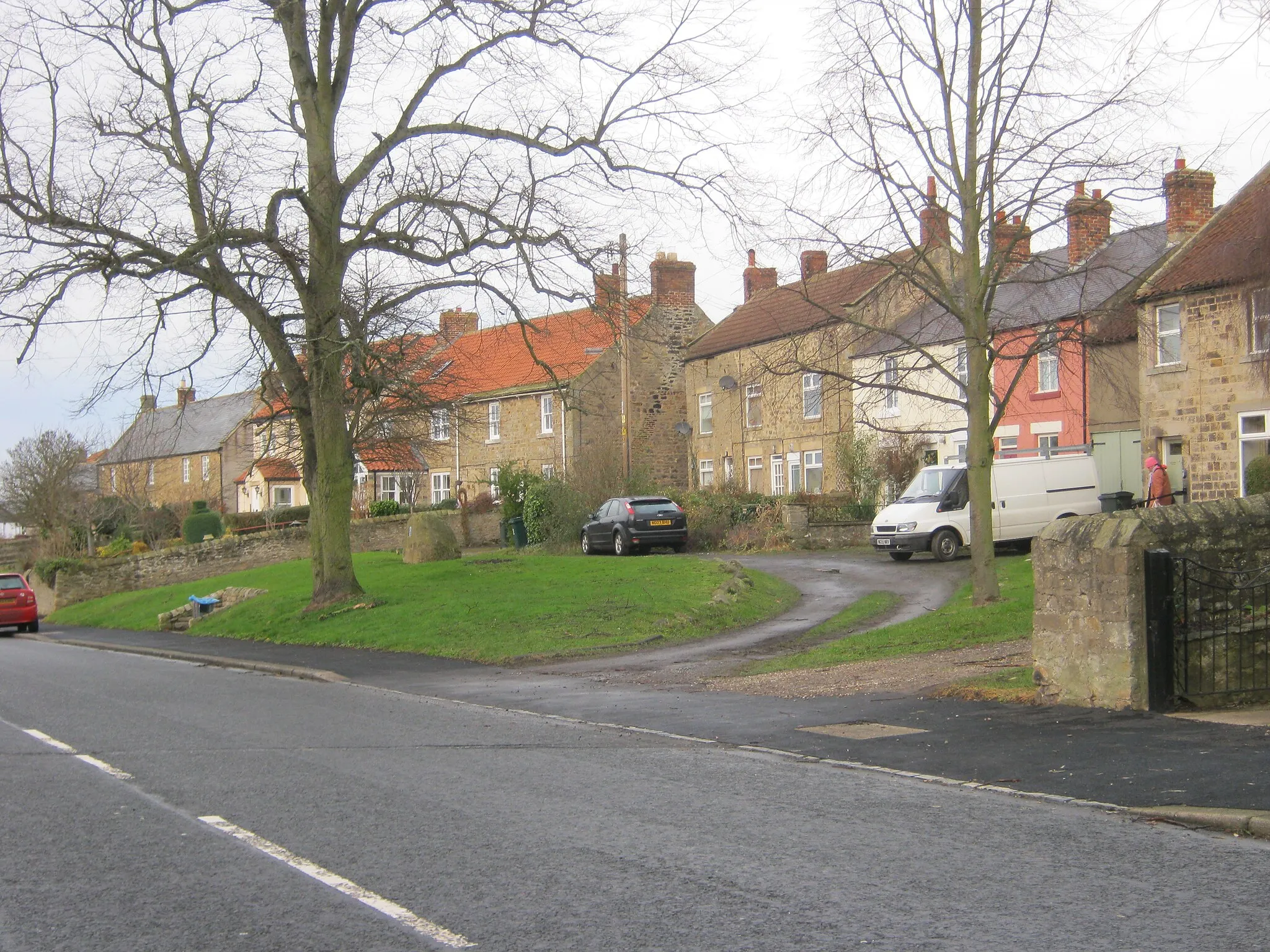 Photo showing: A village green in Ingleton
