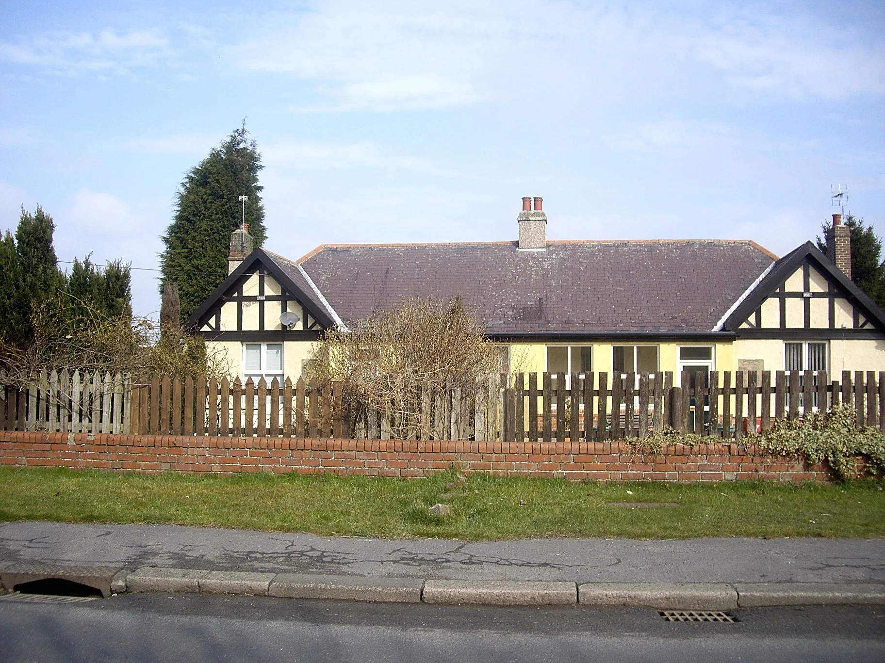 Photo showing: A pair of semi-detached Aged Miners' Homes