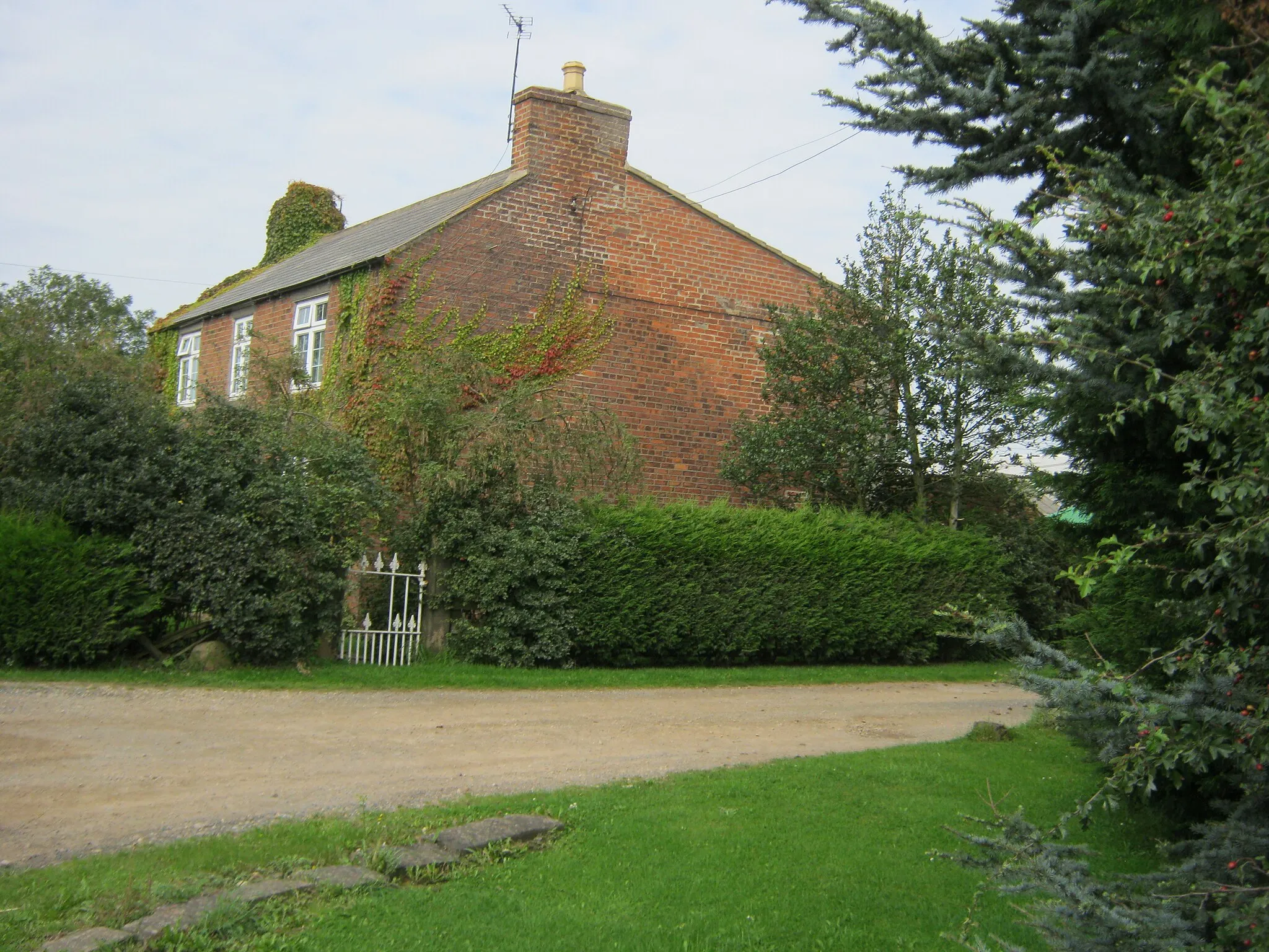 Photo showing: Farmhouse at Stainton Hill House Farm