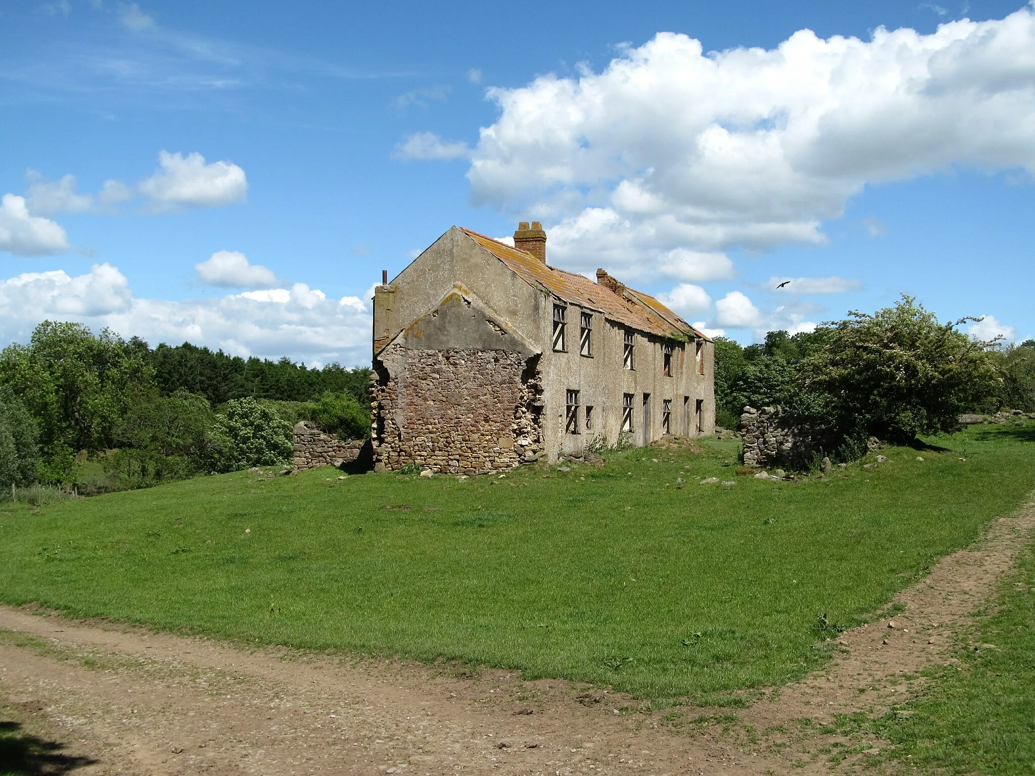 Photo showing: Abandoned farmstead at Morey