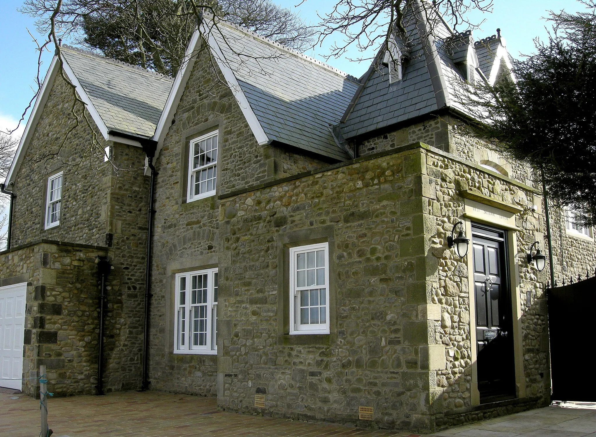 Photo showing: High Coniscliffe, County Durham, England.
Showing the church hall, which was previously the village school, built 1830.