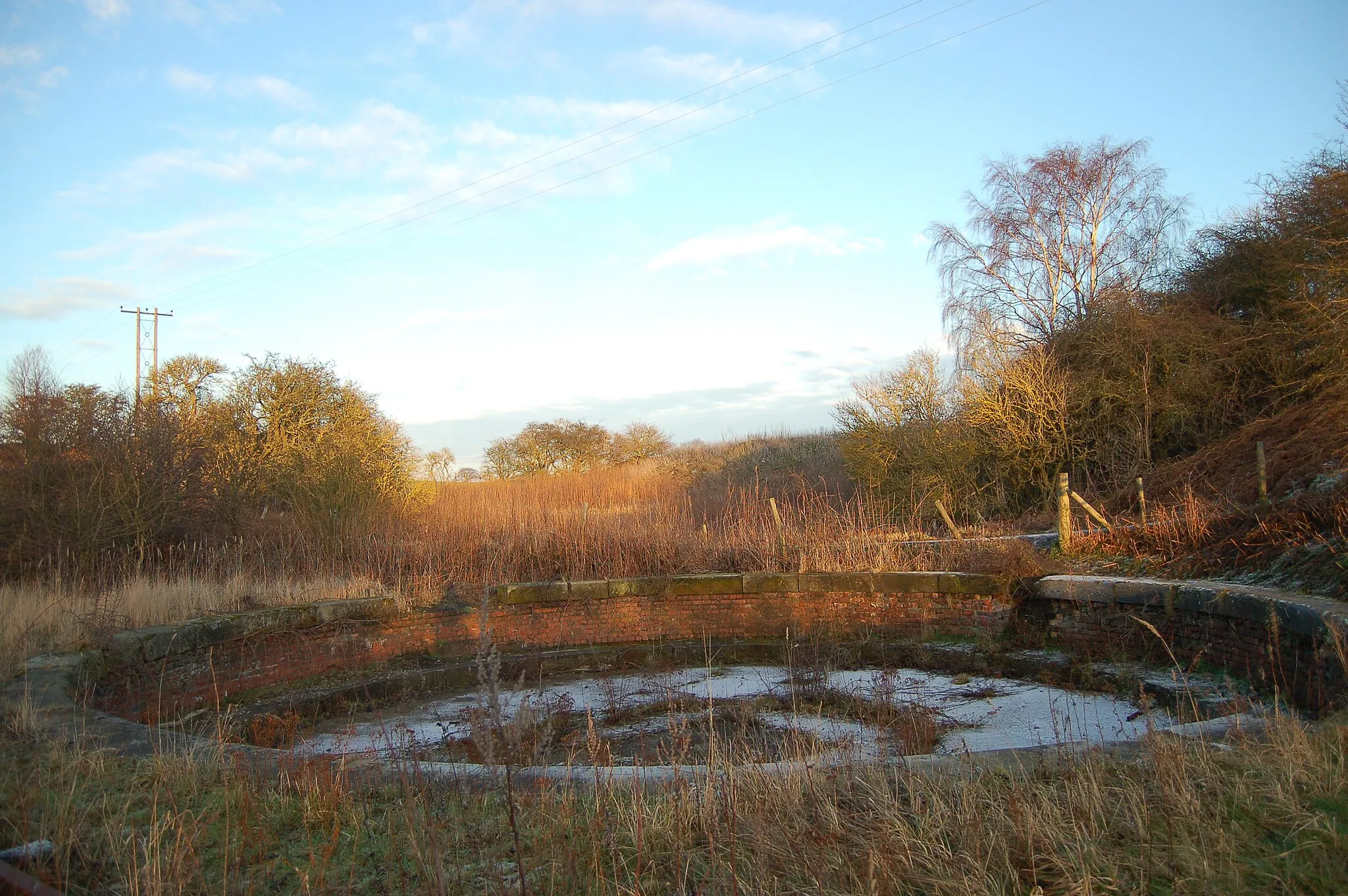 Photo showing: The disused turntable pit at the site of Bowes Bridge MPD on the Tanfield Railway.