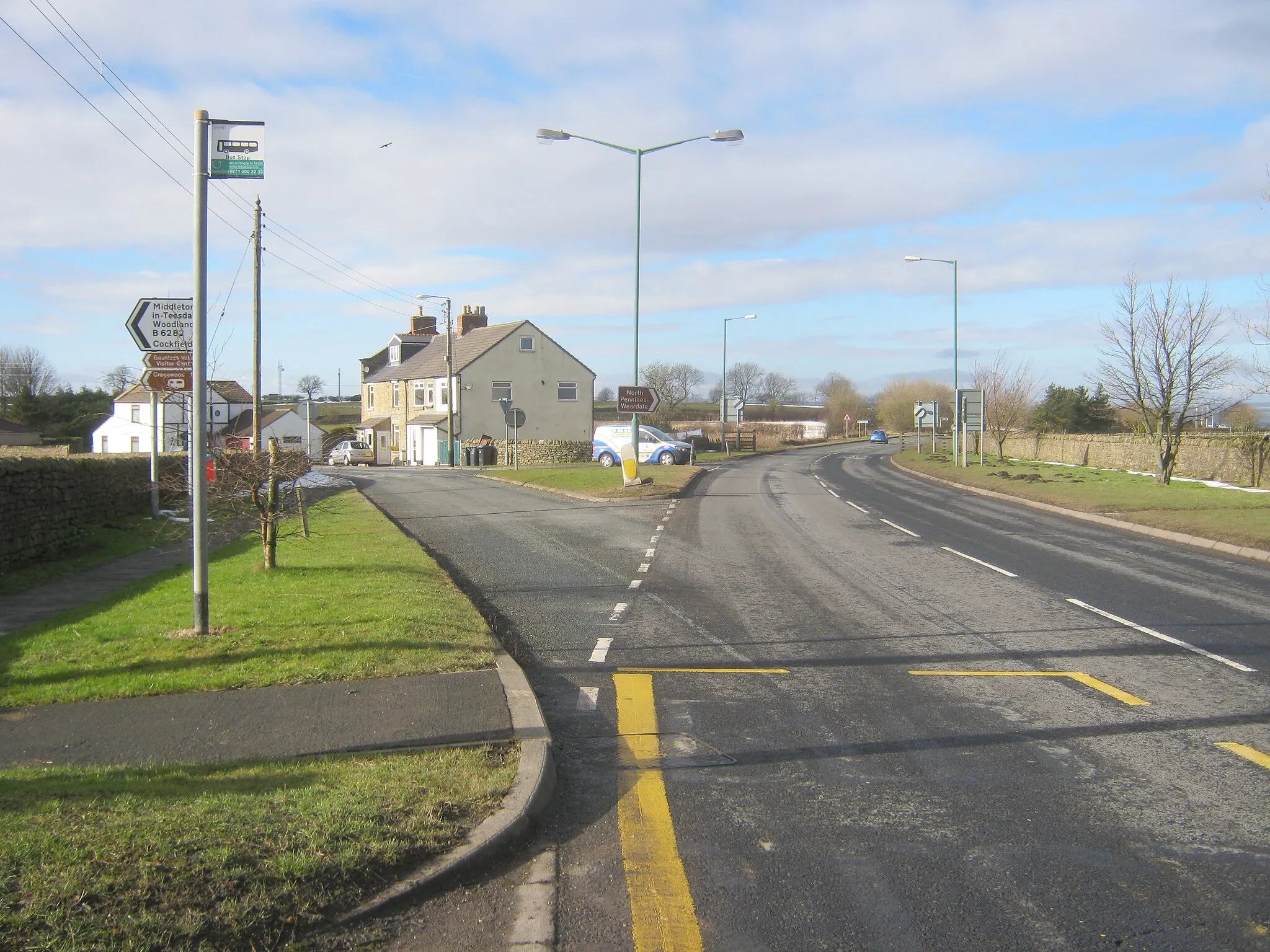 Photo showing: The A68 at the west end of Toft Hill