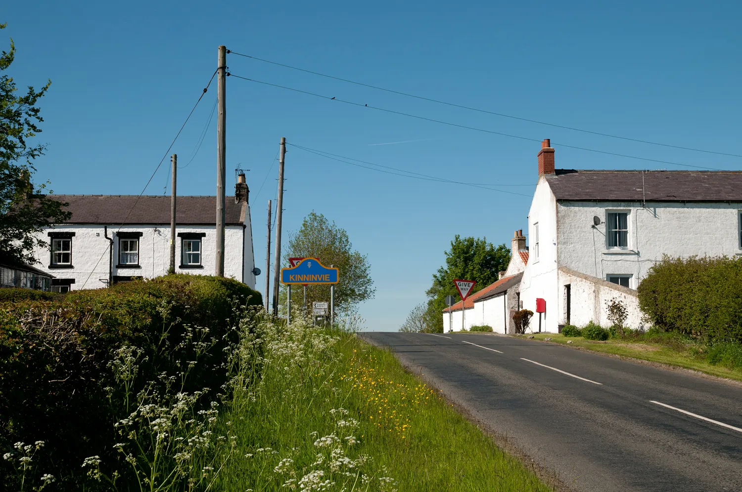 Photo showing: Road entering Kinninvie from the south