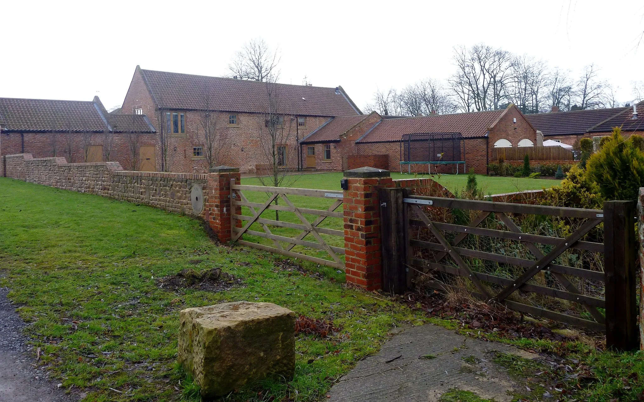 Photo showing: The Granary, Over Dinsdale