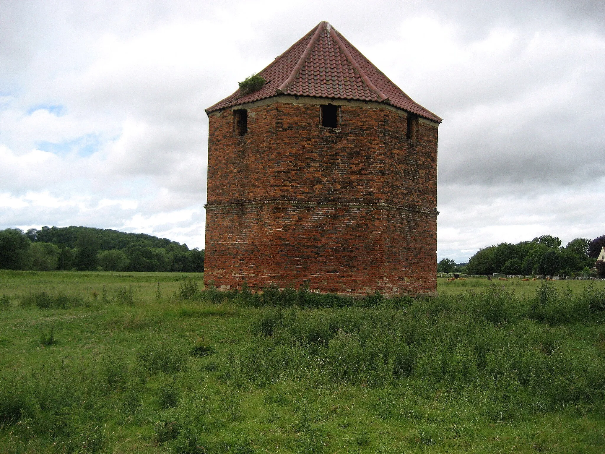 Photo showing: Dovecote at Low Middleton Farm