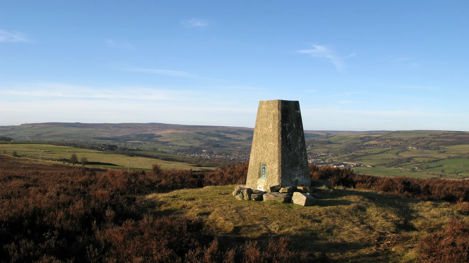 Photo showing: Trig point of Knitsley Fell