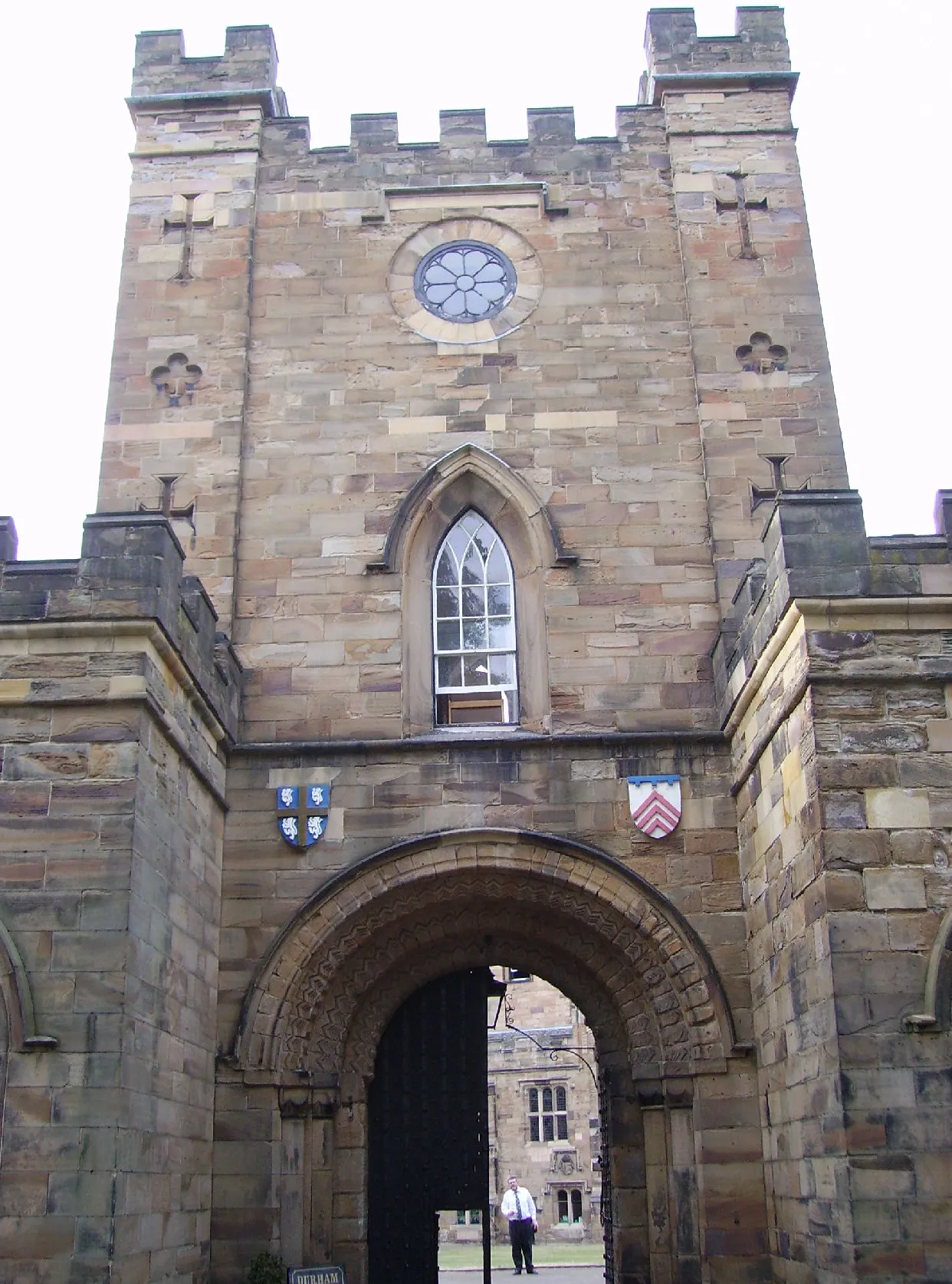 Photo showing: view of Durham Castle in Durham, England. Left: arms of the See of Durham; right: Argent three chevronels gules a label of three points azure, arms of Shute Barrington (1734-1826), Bishop of Durham 1791-1826