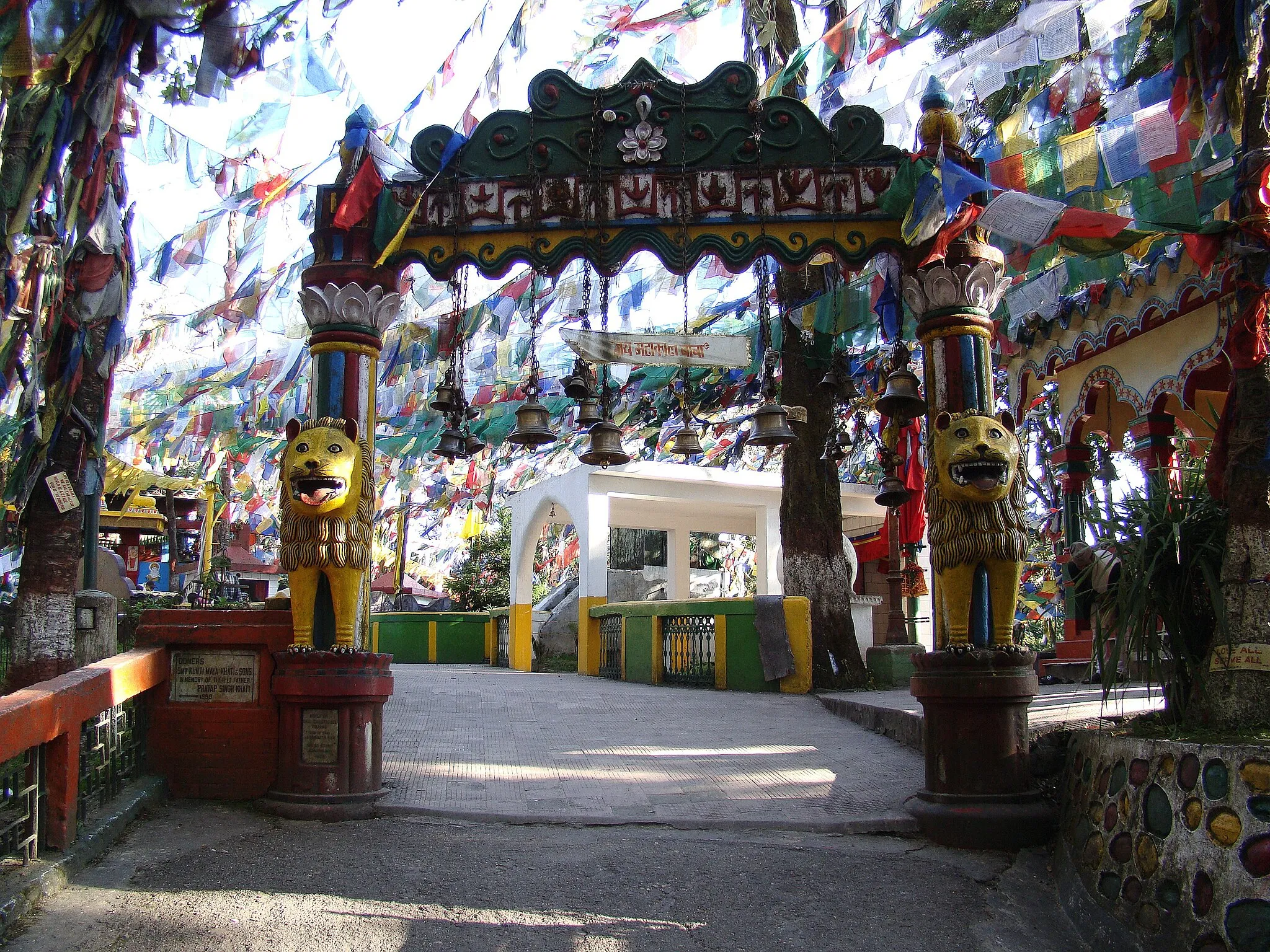 Photo showing: Darjeeling: Entrance to the temple complex at Observatory Hill