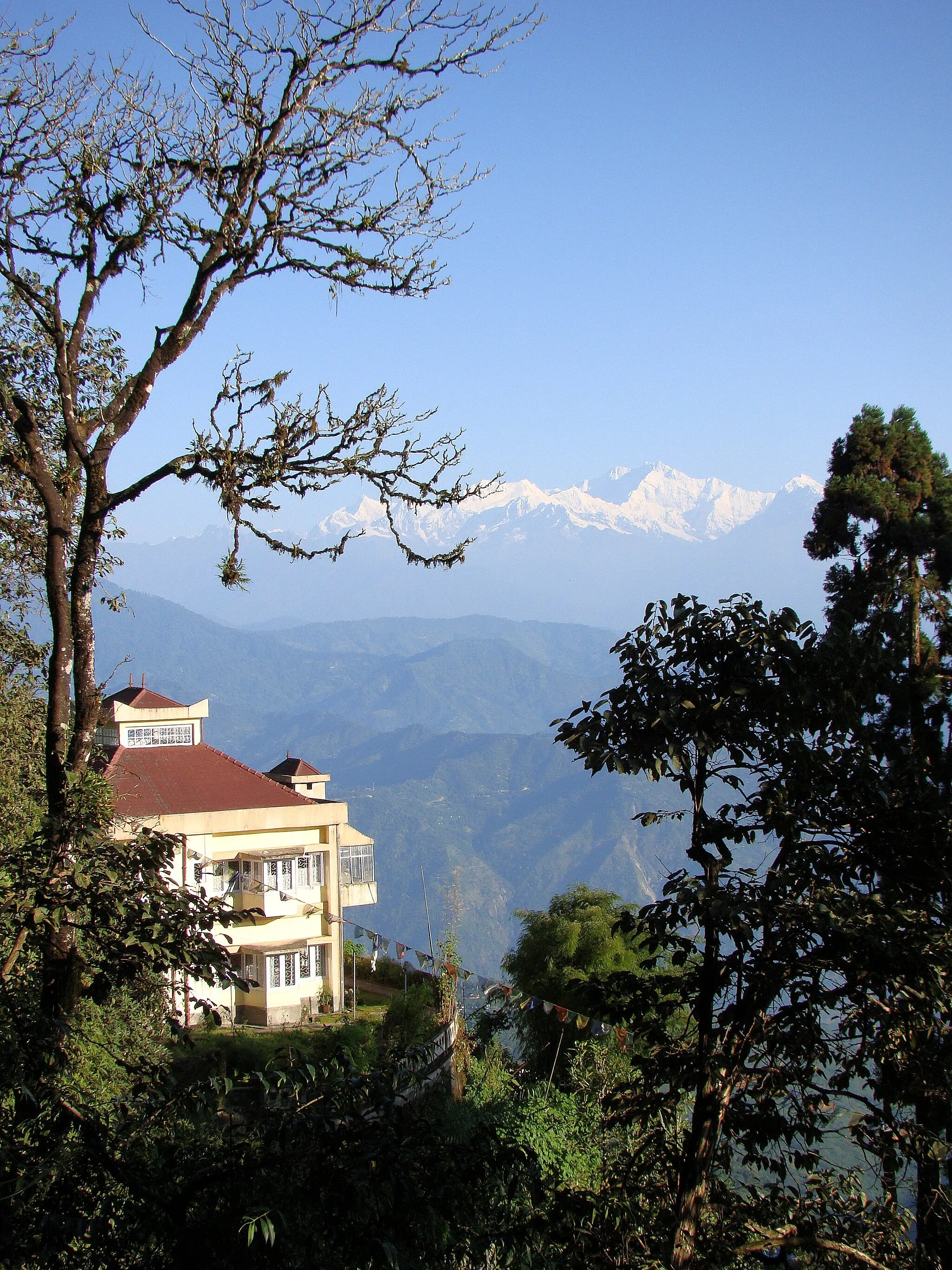 Photo showing: View to Kangchenjunga from Observatory Hill in Darjeeling