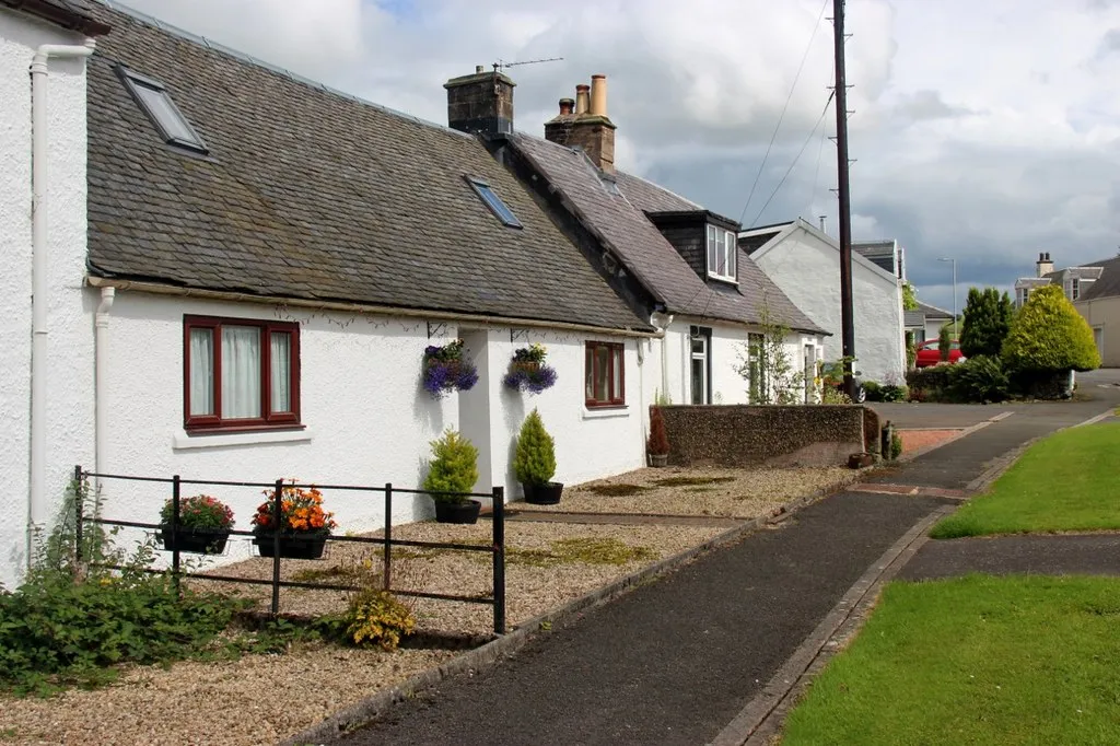 Photo showing: Cottages on the A71 at Priestland