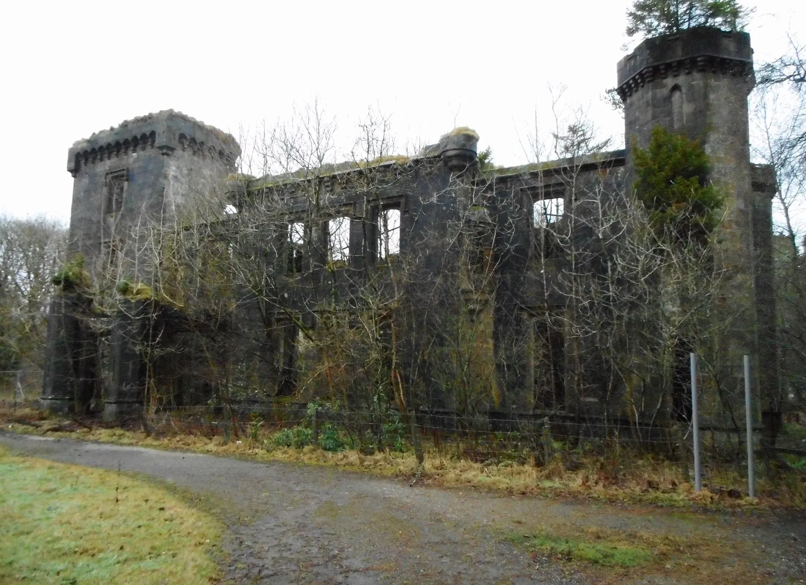 Photo showing: Craigend Castle, Mugdock Country Park