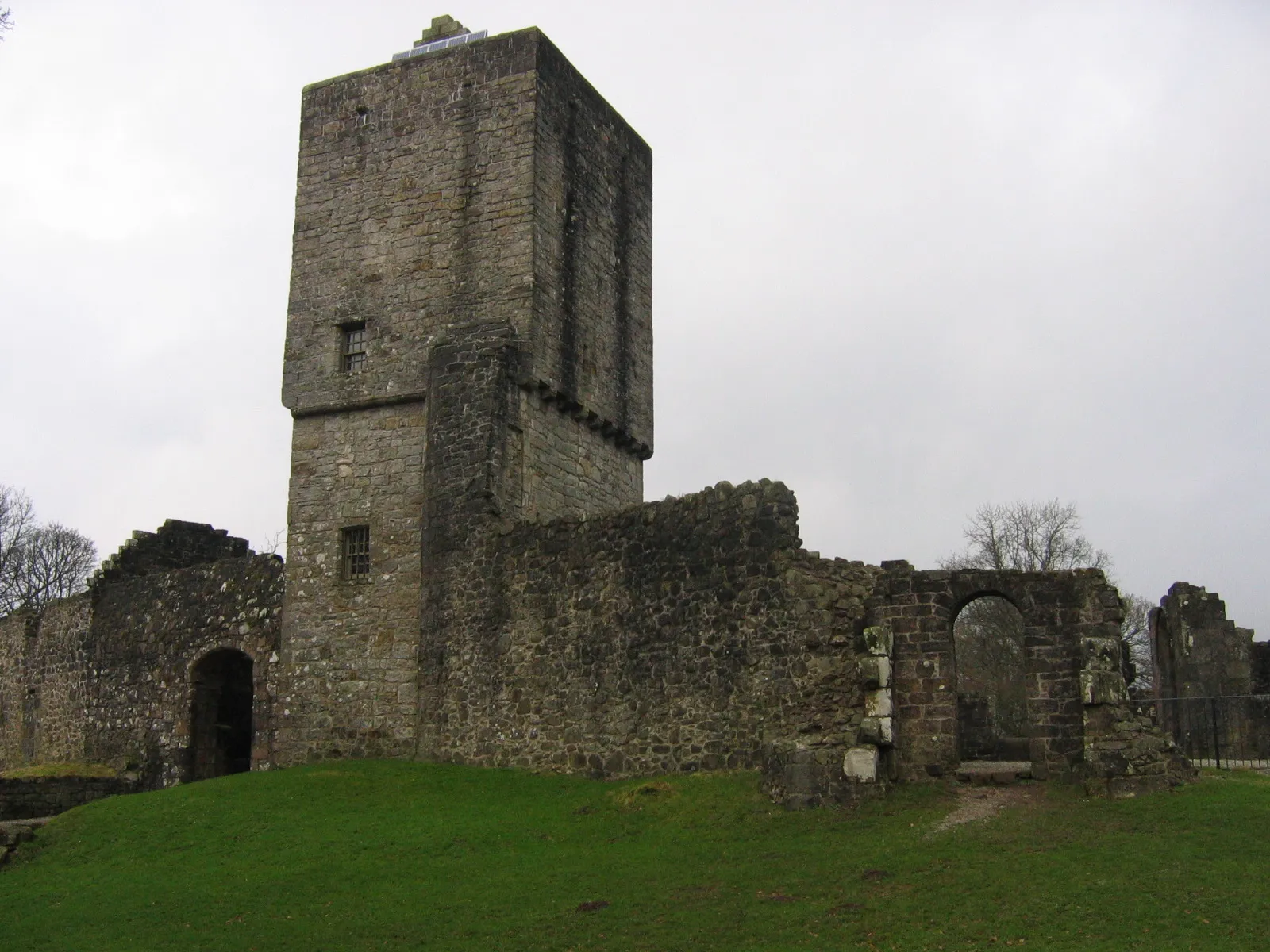 Photo showing: South view of Mugdock Castle, showing SW tower and entry, near Milngavie, Scotland.