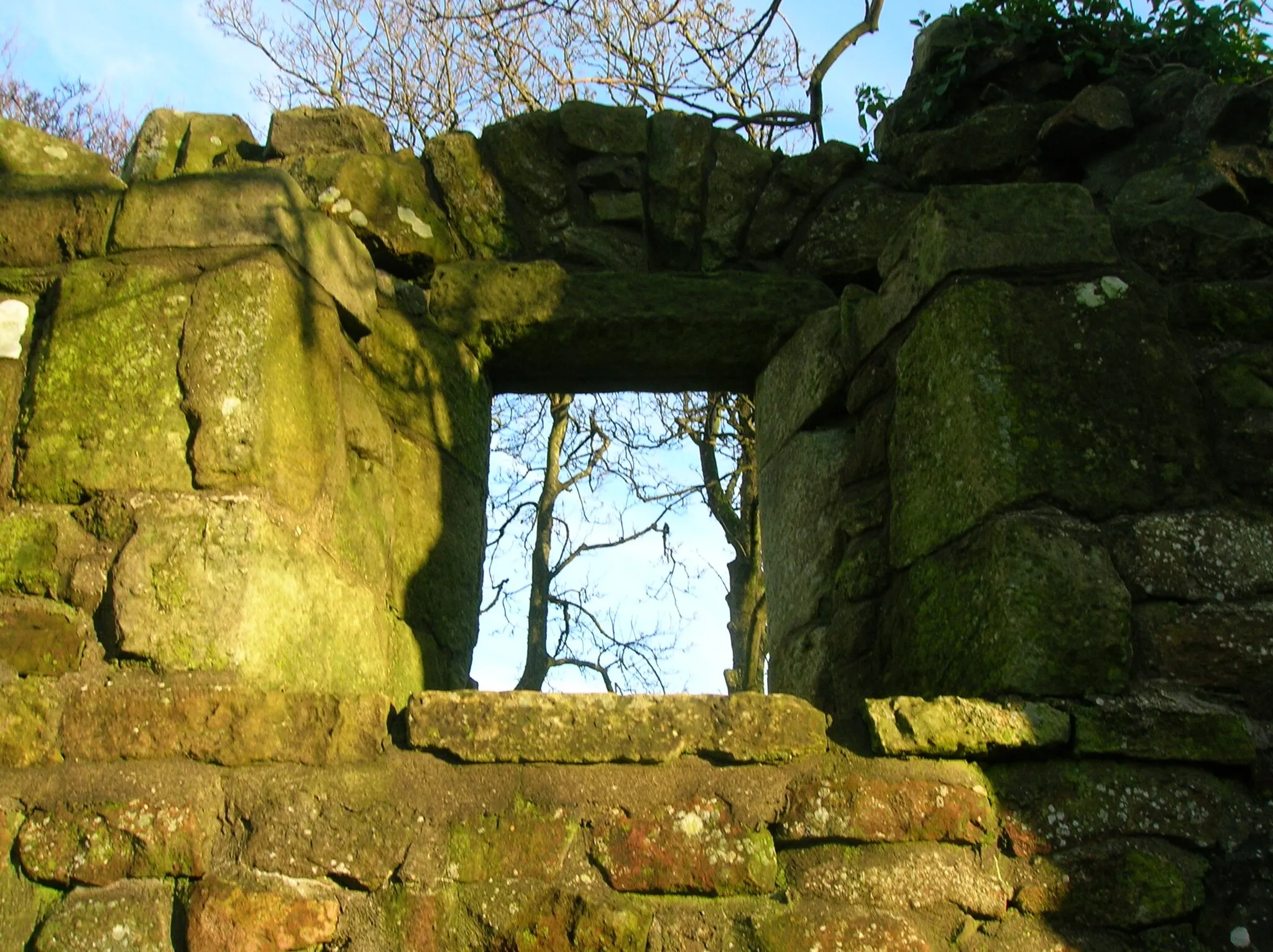 Photo showing: Barnweill Kirk, detail of window in the East facing gable end. South Ayrshire, Scotland.
