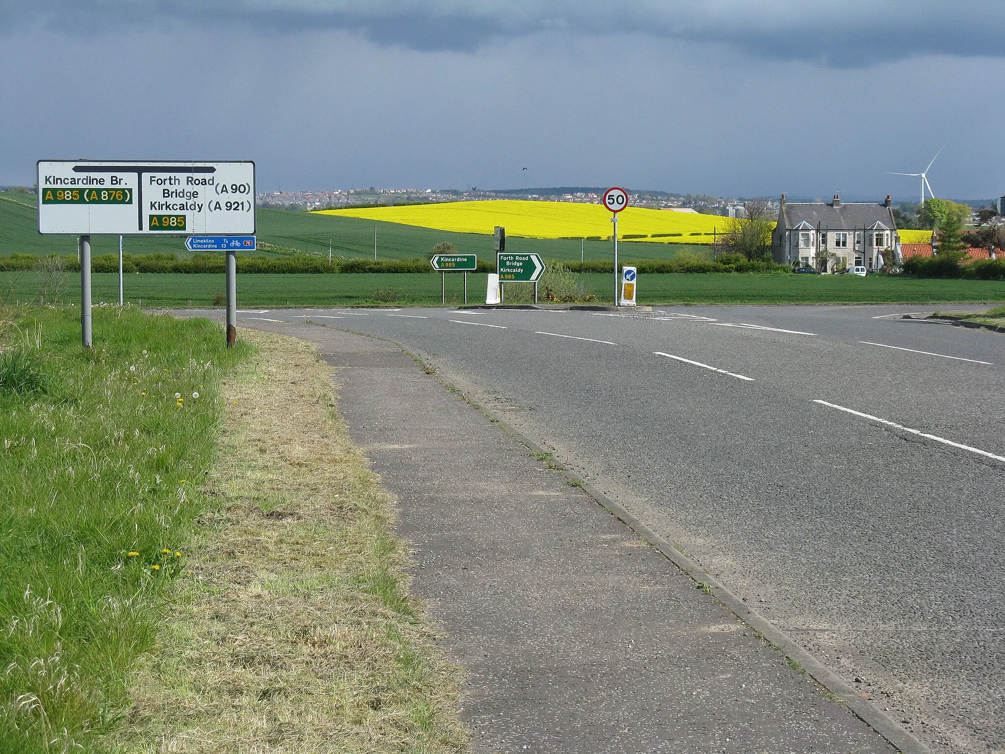 Photo showing: Caledonia Way meets Admiralty Road
