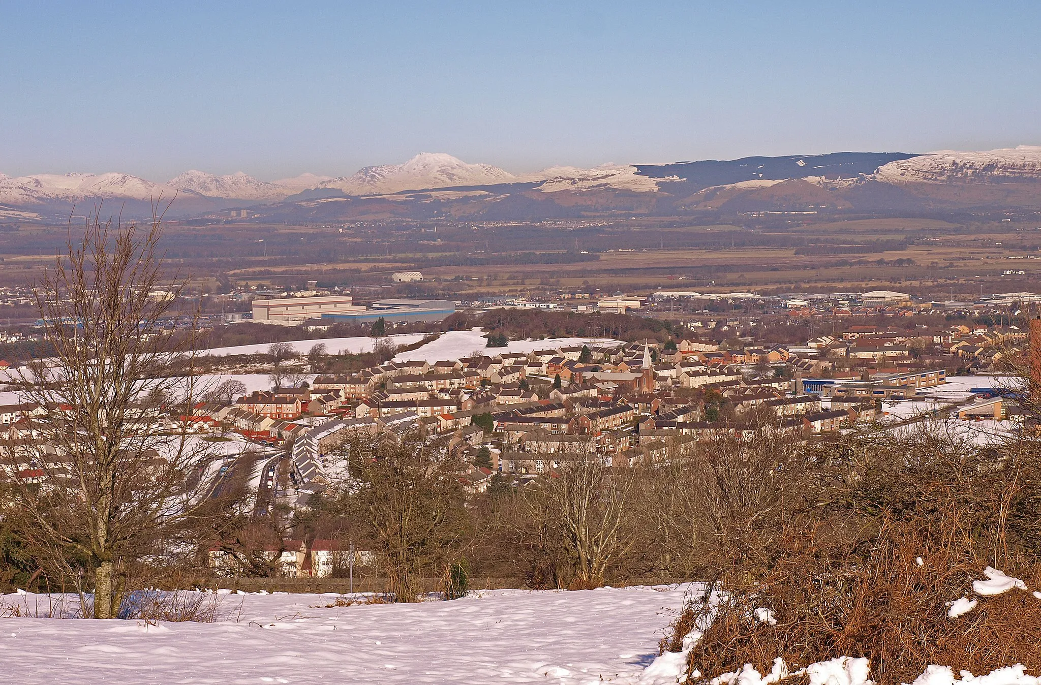 Photo showing: View from Robertson Park, Gleniffer Braes Looking over Foxbar to Ben Lomond. A very frosty day and the haze just starting to form in the lower land.