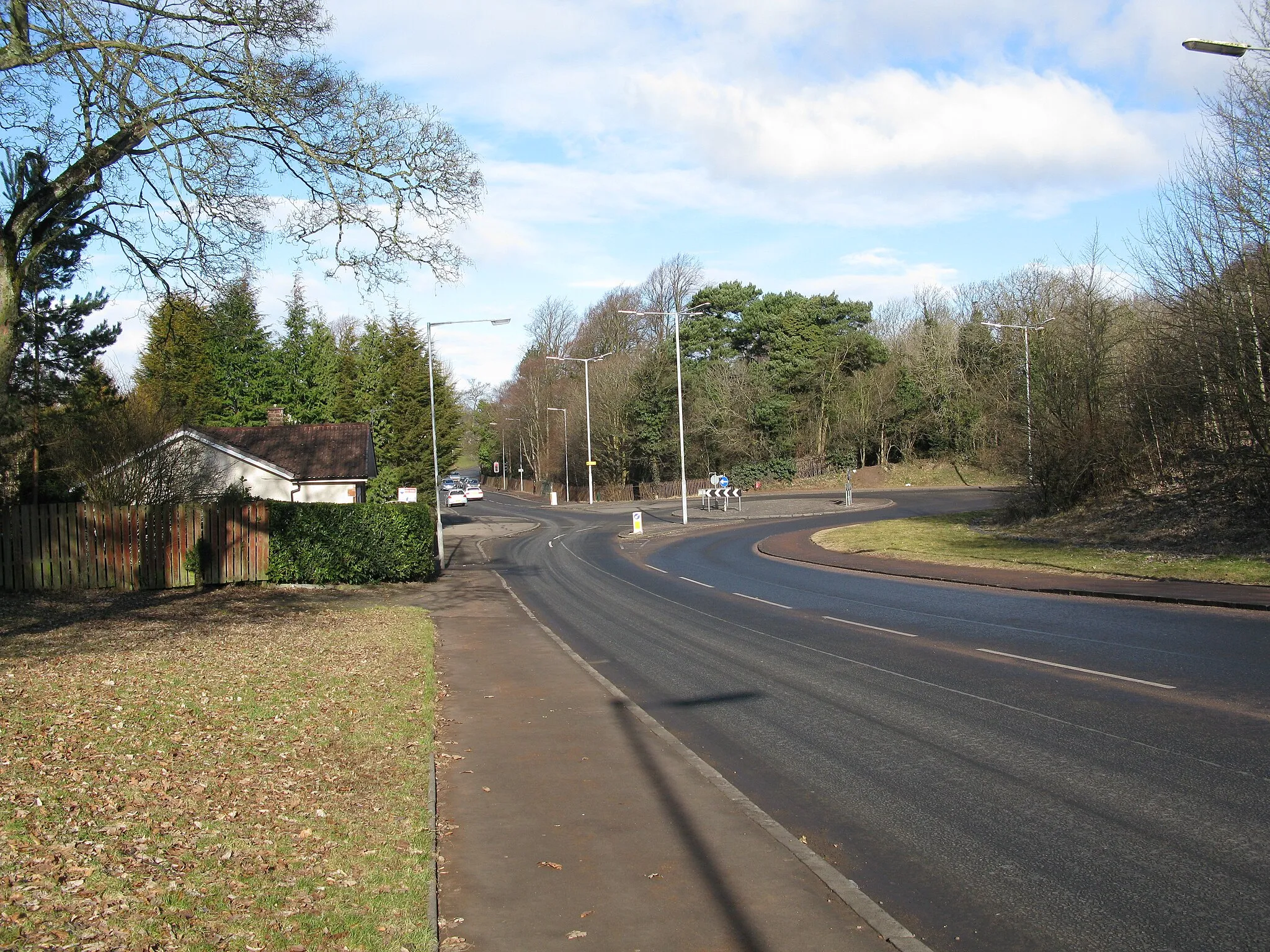 Photo showing: Roundabout on the B755 in Hamilton The junction of Chantinghall Road (straight ahead), Bent Road (right), and Mill Road (from the camera position). Until the 1970s there was no roundabout here. Instead there was a large triangular traffic island.