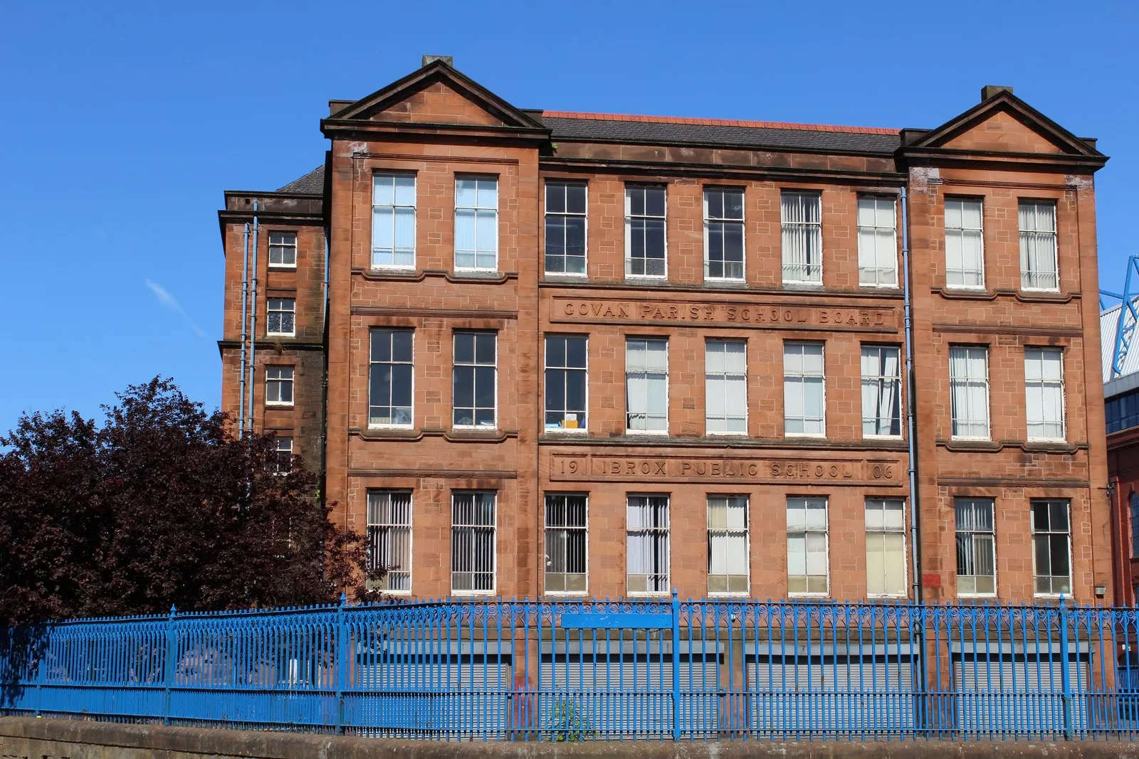 Photo showing: Ibrox Primary School in 2013.