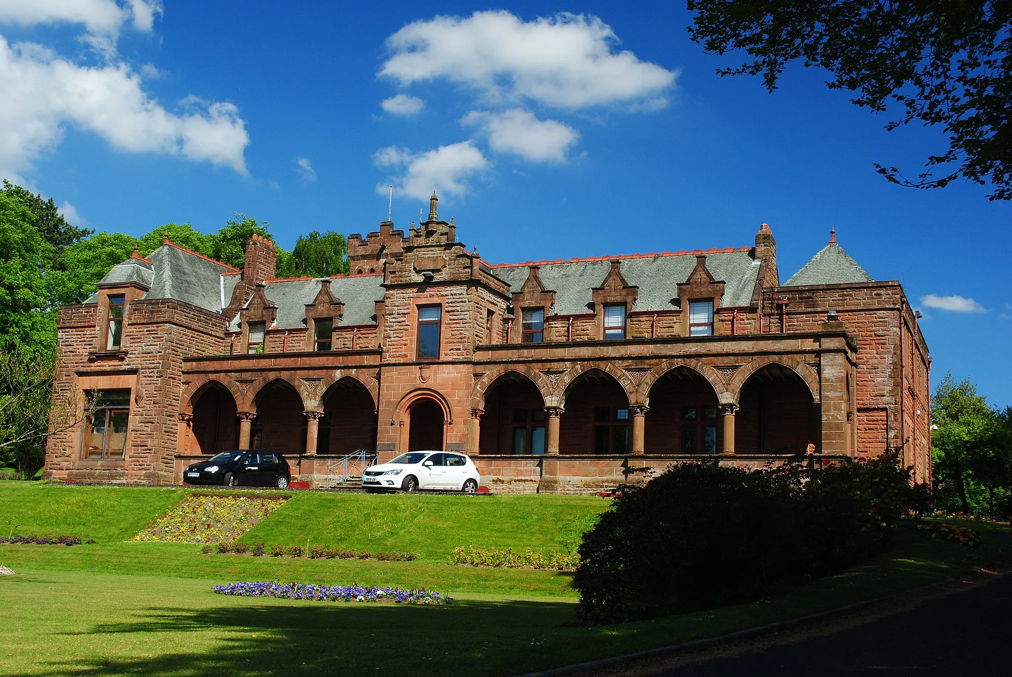 Photo showing: Boclair House, Bearsden, Scotland. Until recently used by East Dunbartonshire Coucil as offices for their Education Department, it is currently (Apr 2015) being converted into a hotel with housing to the rear. Built in 1890 as Buchanan Retreat by three members of the Buchanan family as a retirement home for family members, the house was under-utilised and was subsequently taken over by Bearsden Burgh in 1962.