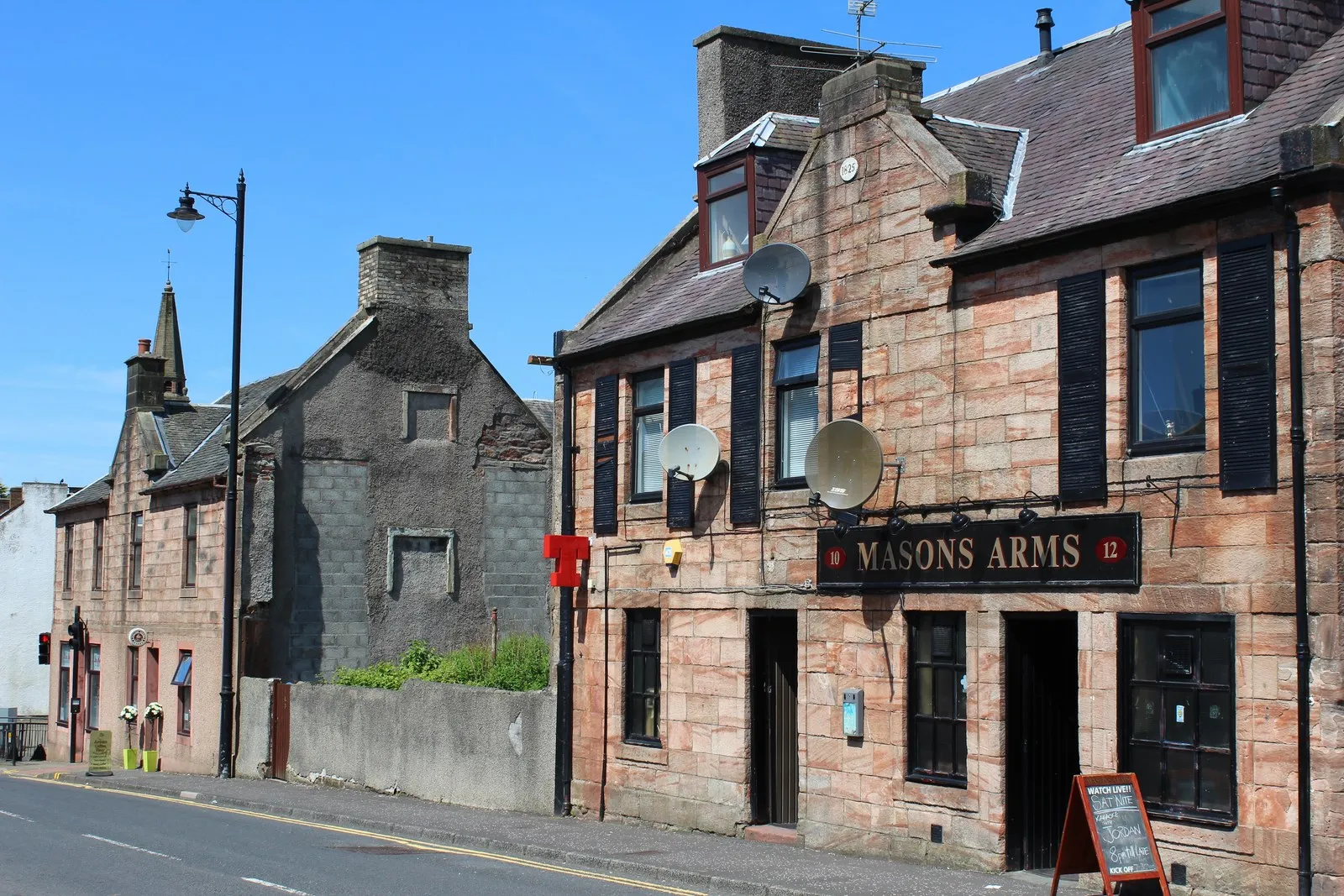 Photo showing: Masons Arms, Henrietta Street, Galston