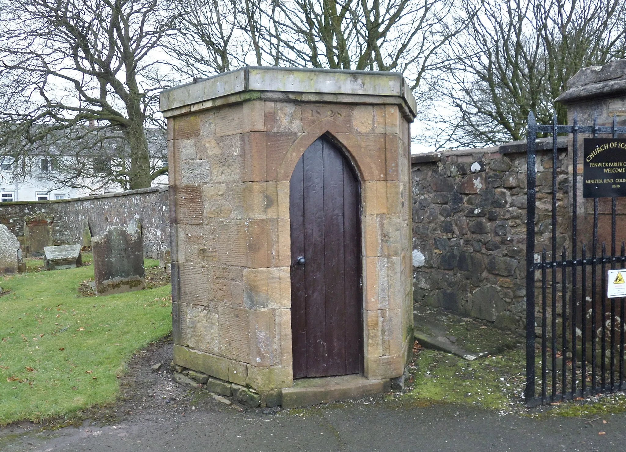 Photo showing: Fenwick Parish Church, East Ayrshire - Guard's post. Dated 1828.