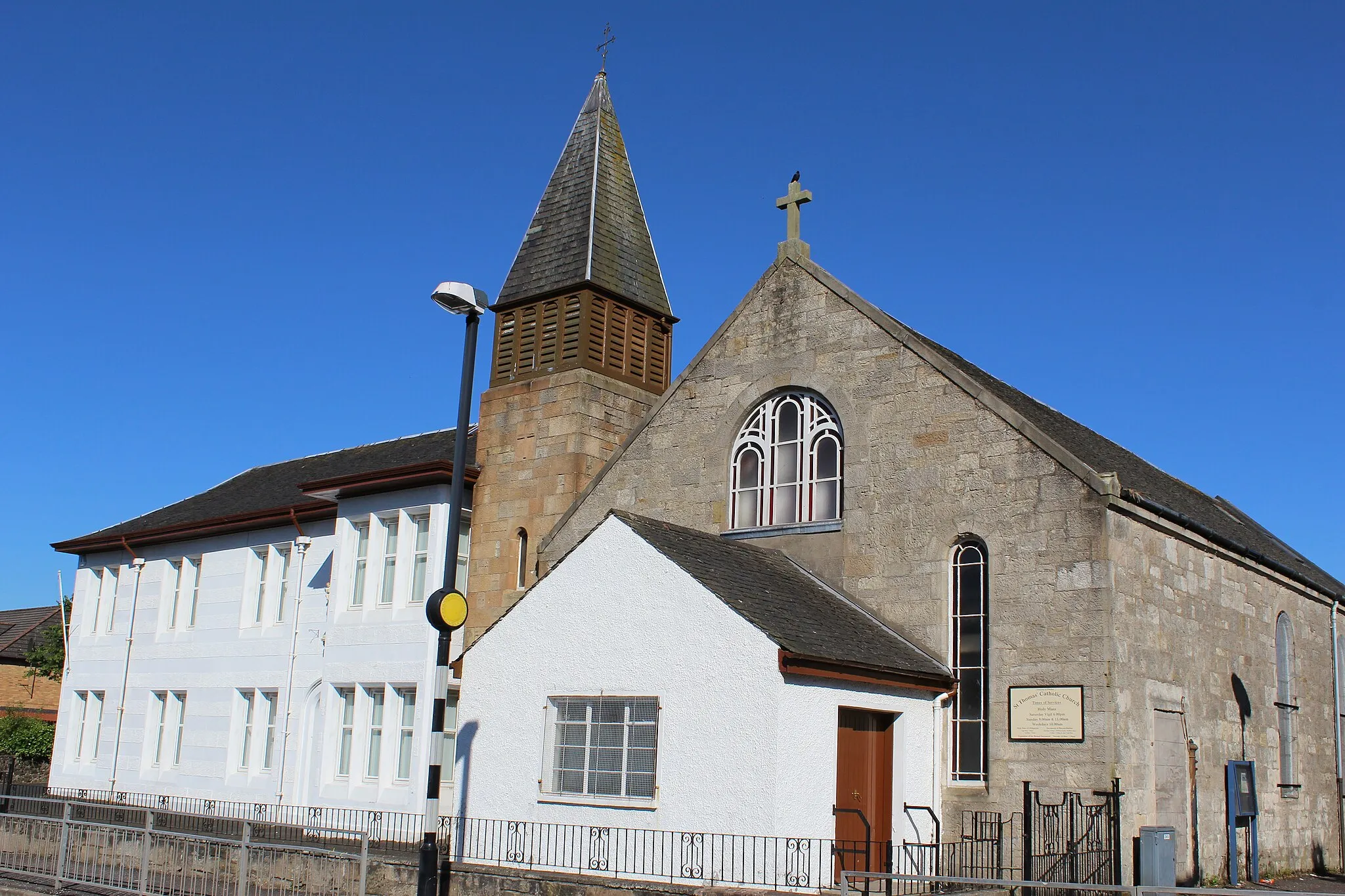 Photo showing: St Thomas' Catholic Church, Main Street, Neilston