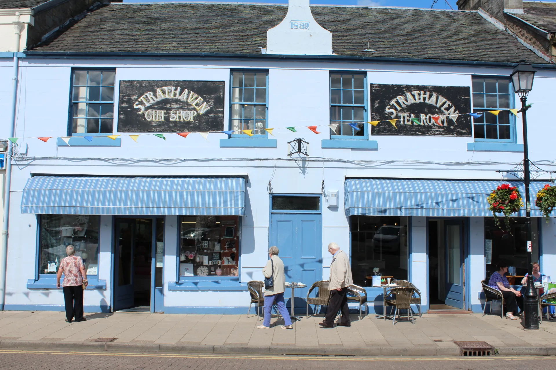 Photo showing: Strathaven Tea Room & Gift Shop