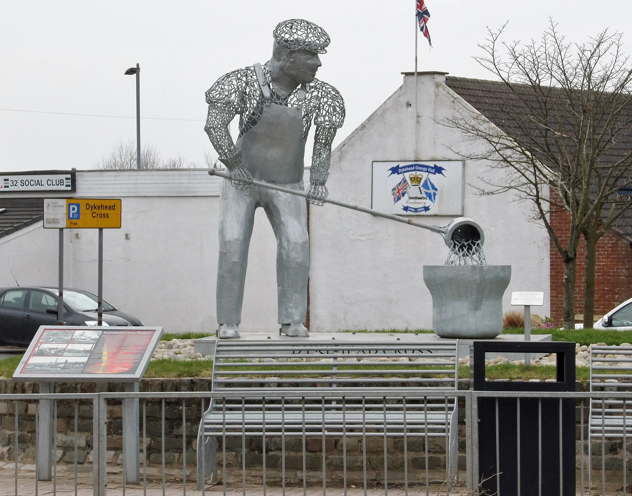 Photo showing: Shotts - Metal worker statue in the town centre. North Lanarkshire, Scotland.