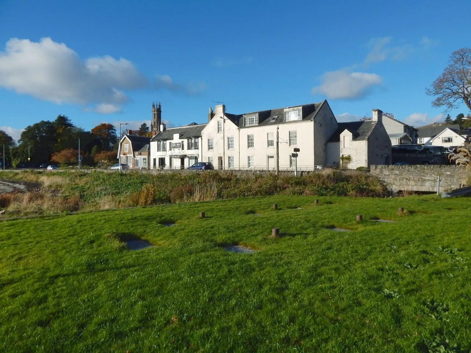 Photo showing: Beside the shore at Rhu