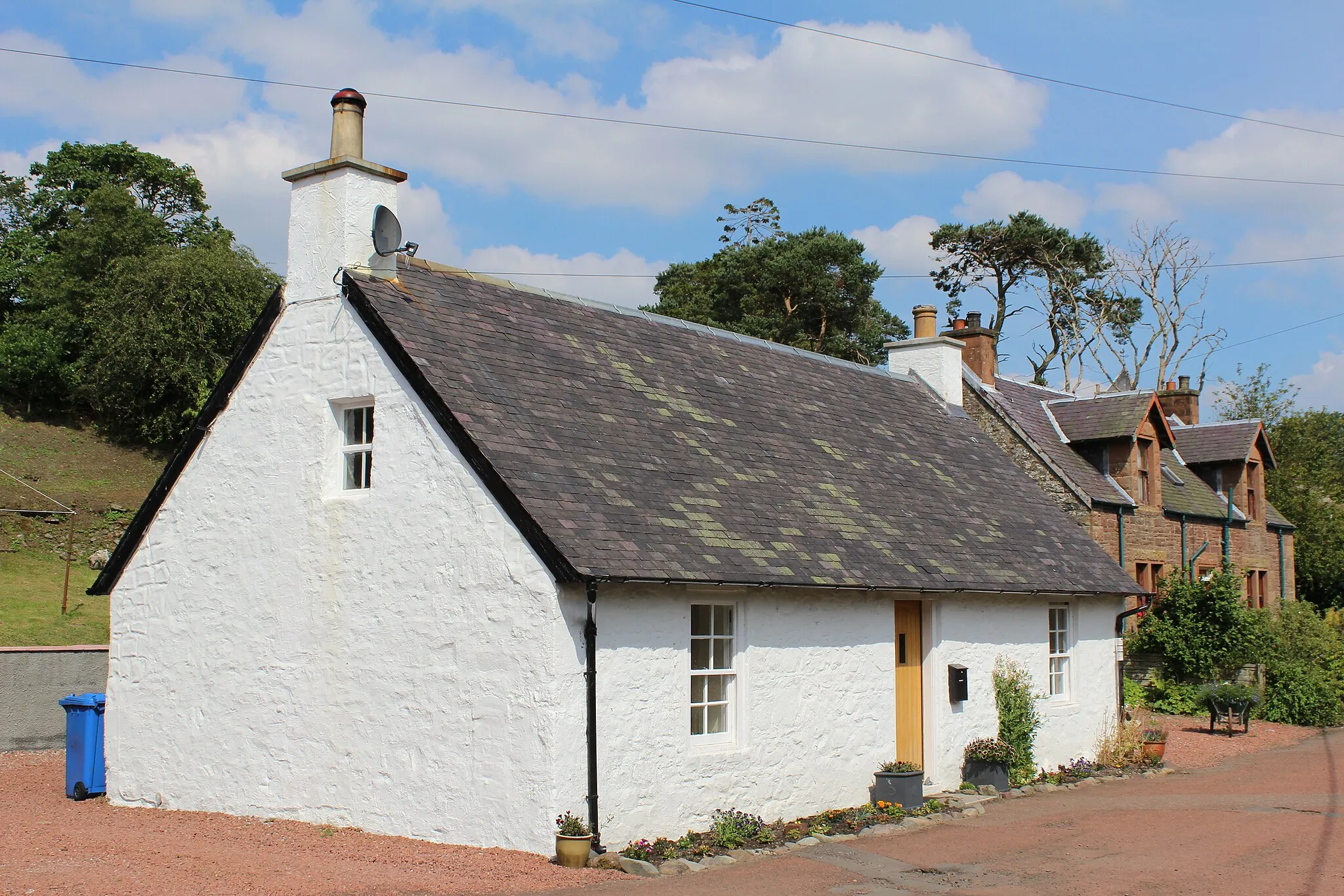 Photo showing: Cottages in Roberton