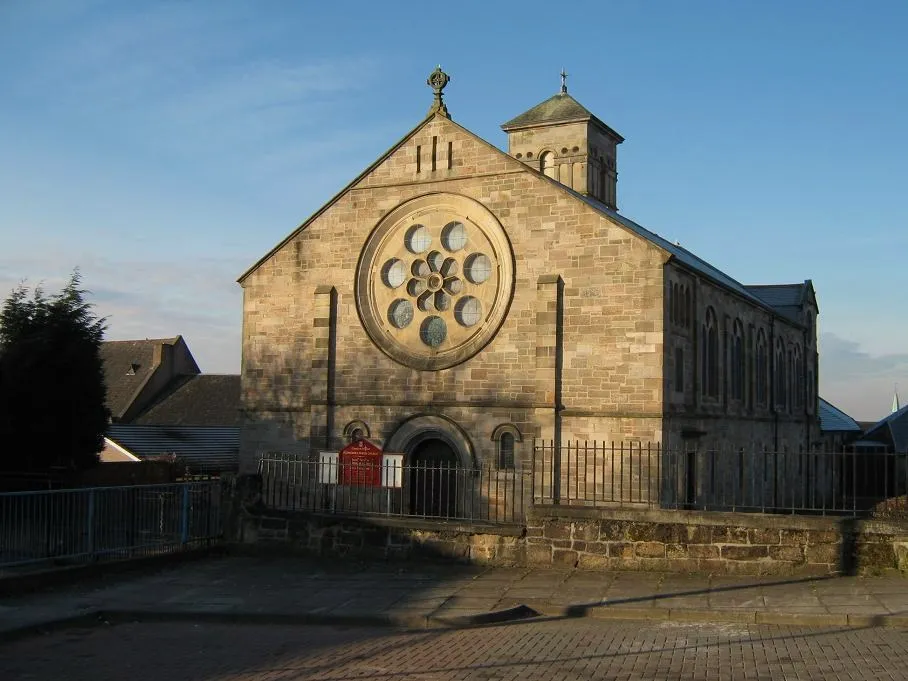 Photo showing: Flowerhill Parish Church Built by local architect Matthew Forsyth of Springwells.
Opened 1875.