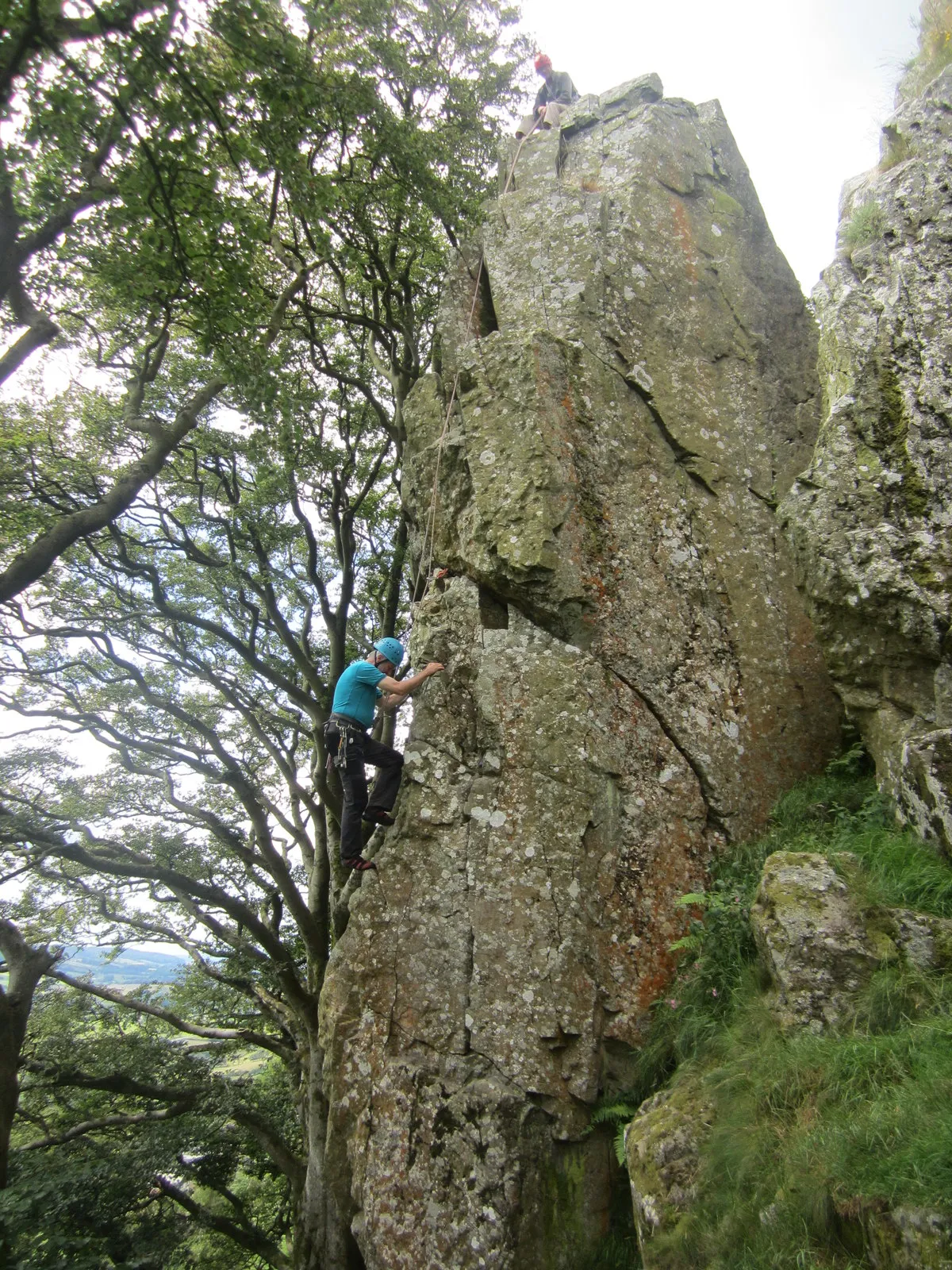 Photo showing: A pinnacle on the south face of Loudoun Hill