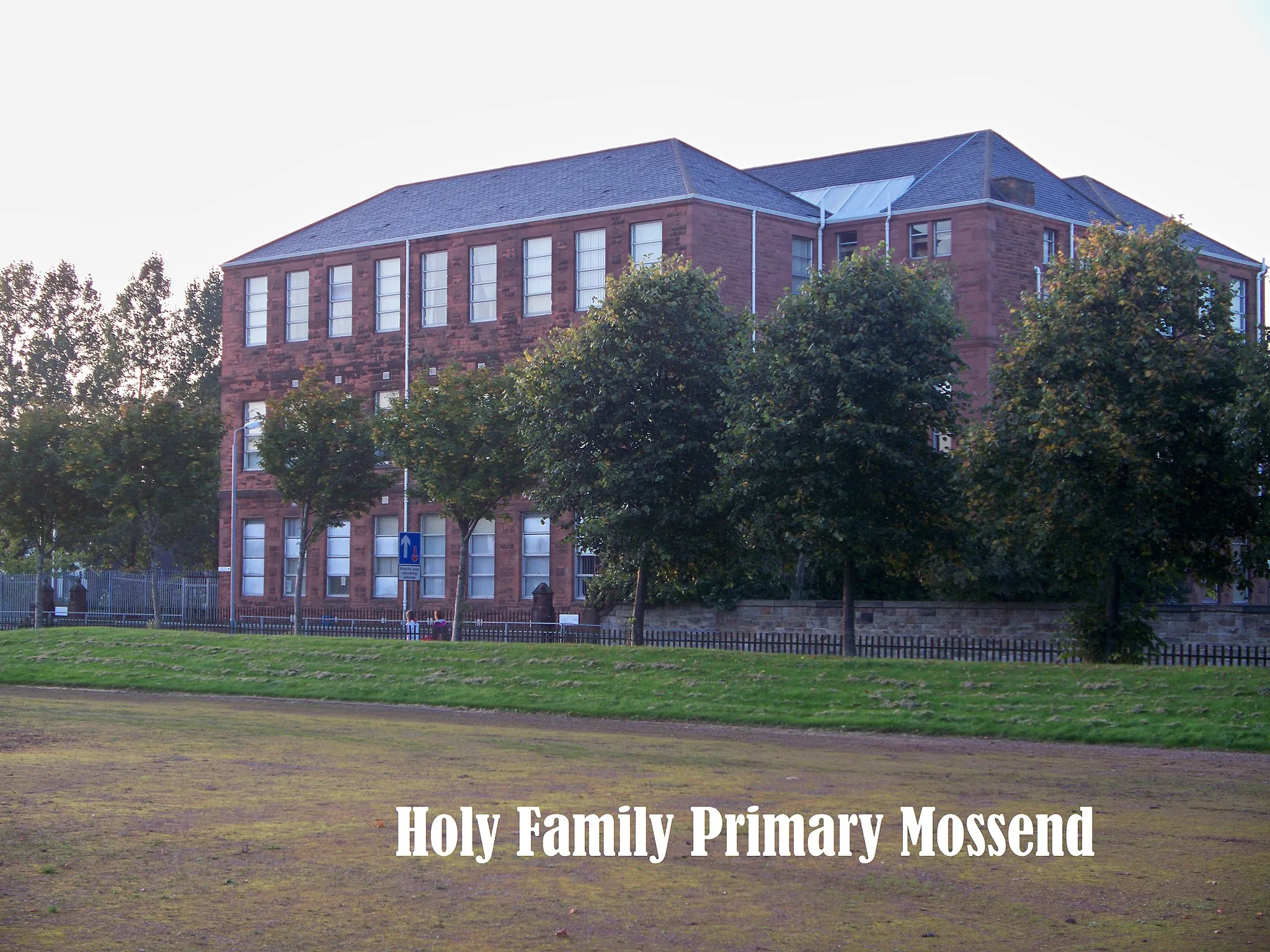 Photo showing: Holy Family Primary School Mossend, Scotland