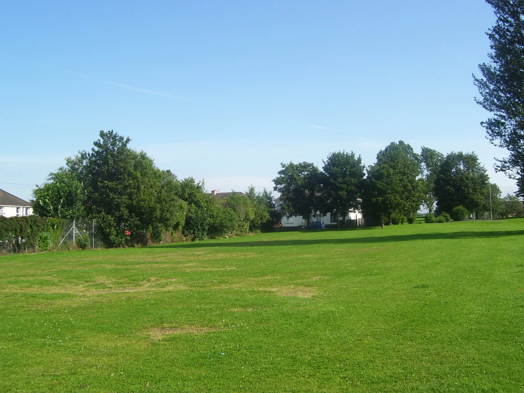 Photo showing: Grassed area near Roman Road