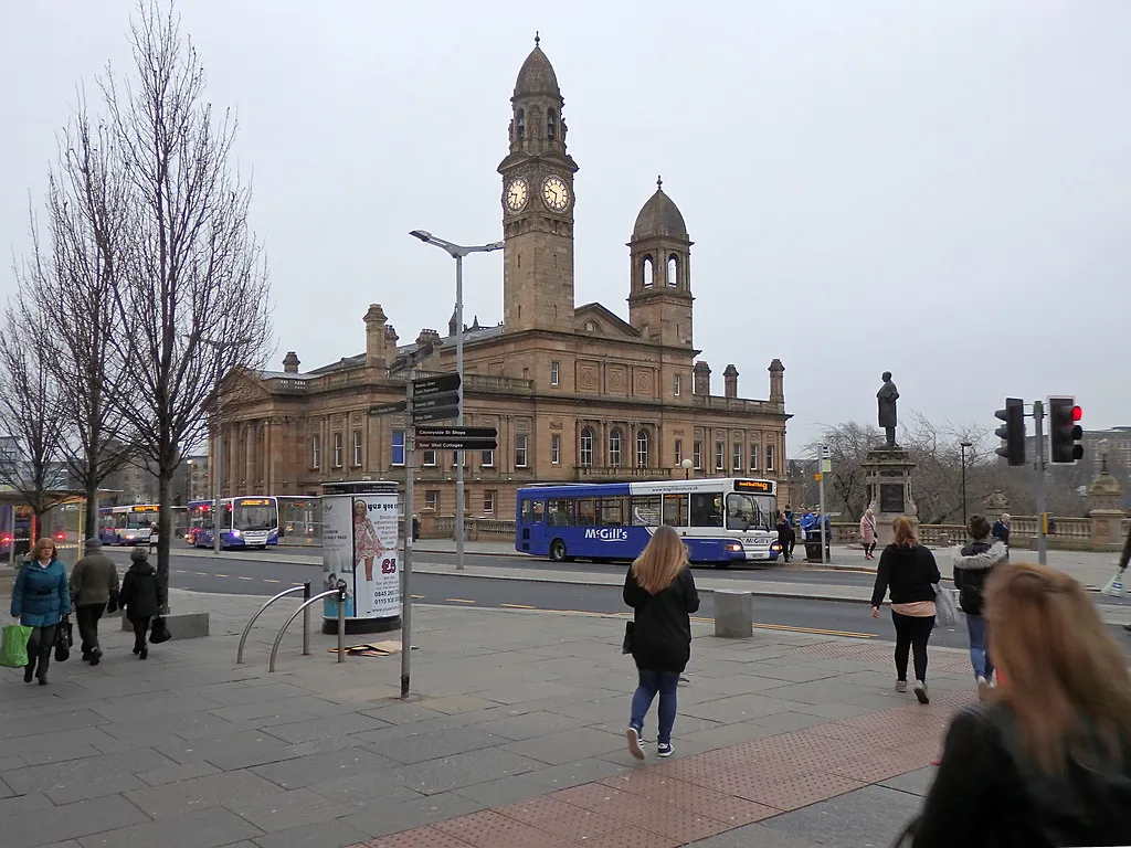 Photo showing: Paisley Town Hall