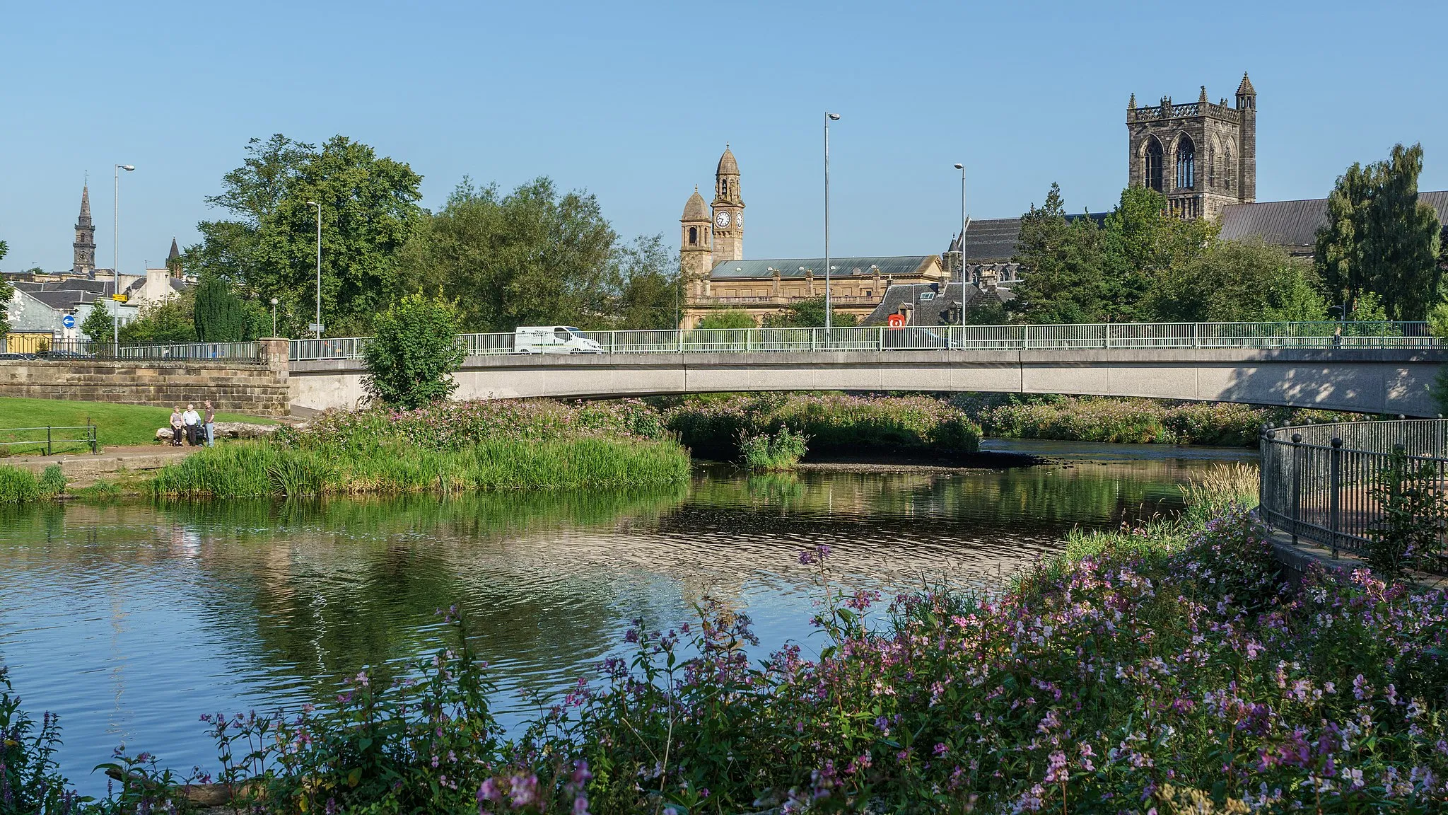 Photo showing: Paisley town centre with White Cart Water. Taken from Seedhill.