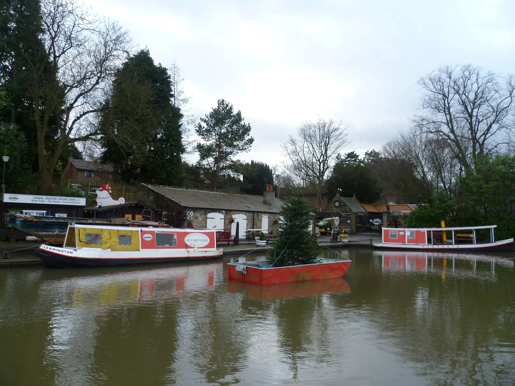 Photo showing: Union Canal Basin at Linlithgow