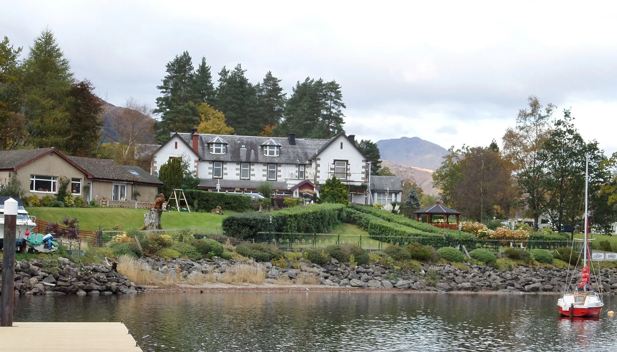 Photo showing: Ardlui Hotel, Ardlui, Loch Lomond, Scotland.