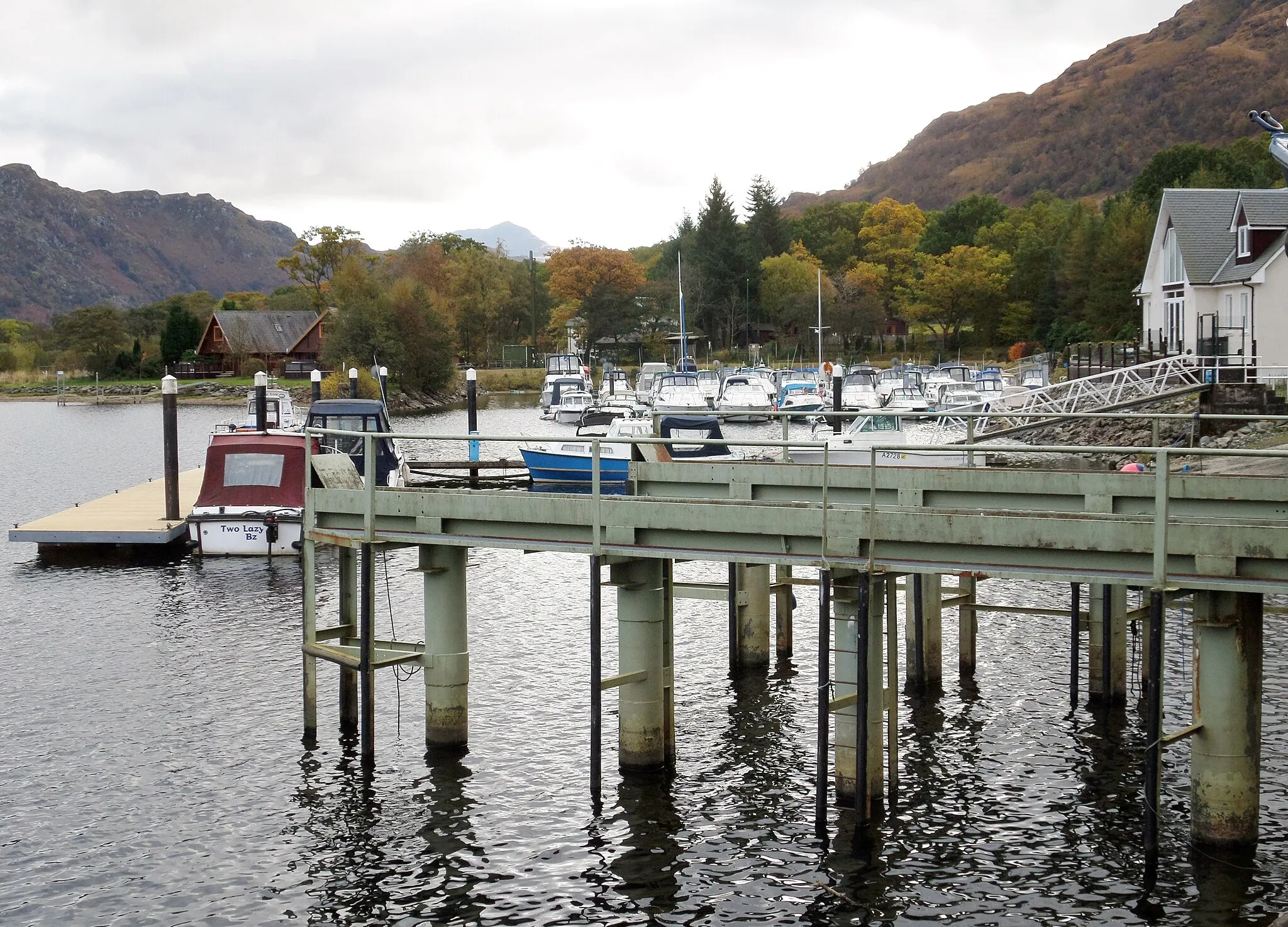 Photo showing: Ardlui Marina, boat lift, Loch Lomond and the Trossachs, Scotland.