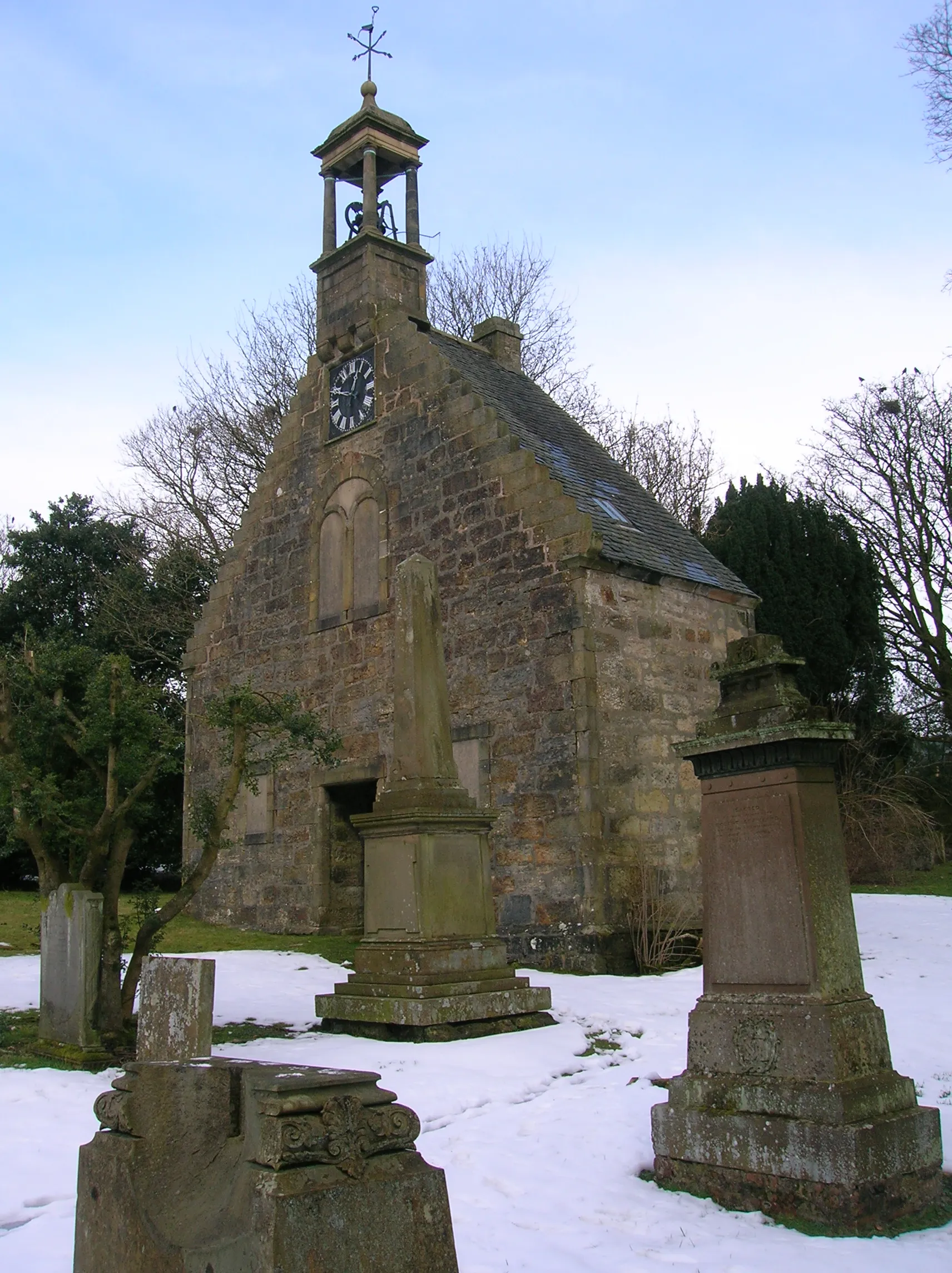 Photo showing: Saint John's Kirk, Lochwinnoch, Inverclyde, Scotland. Old kirk dating from 1729.
