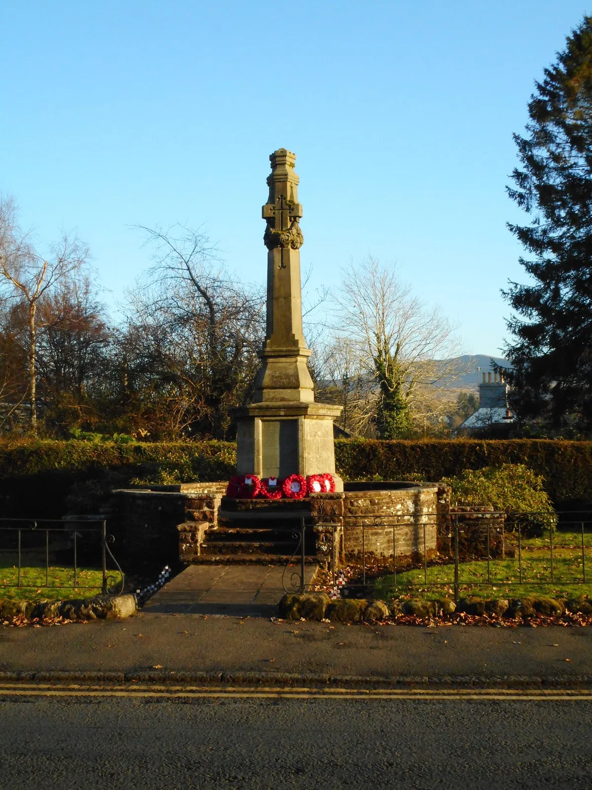 Photo showing: War memorial, Killearn