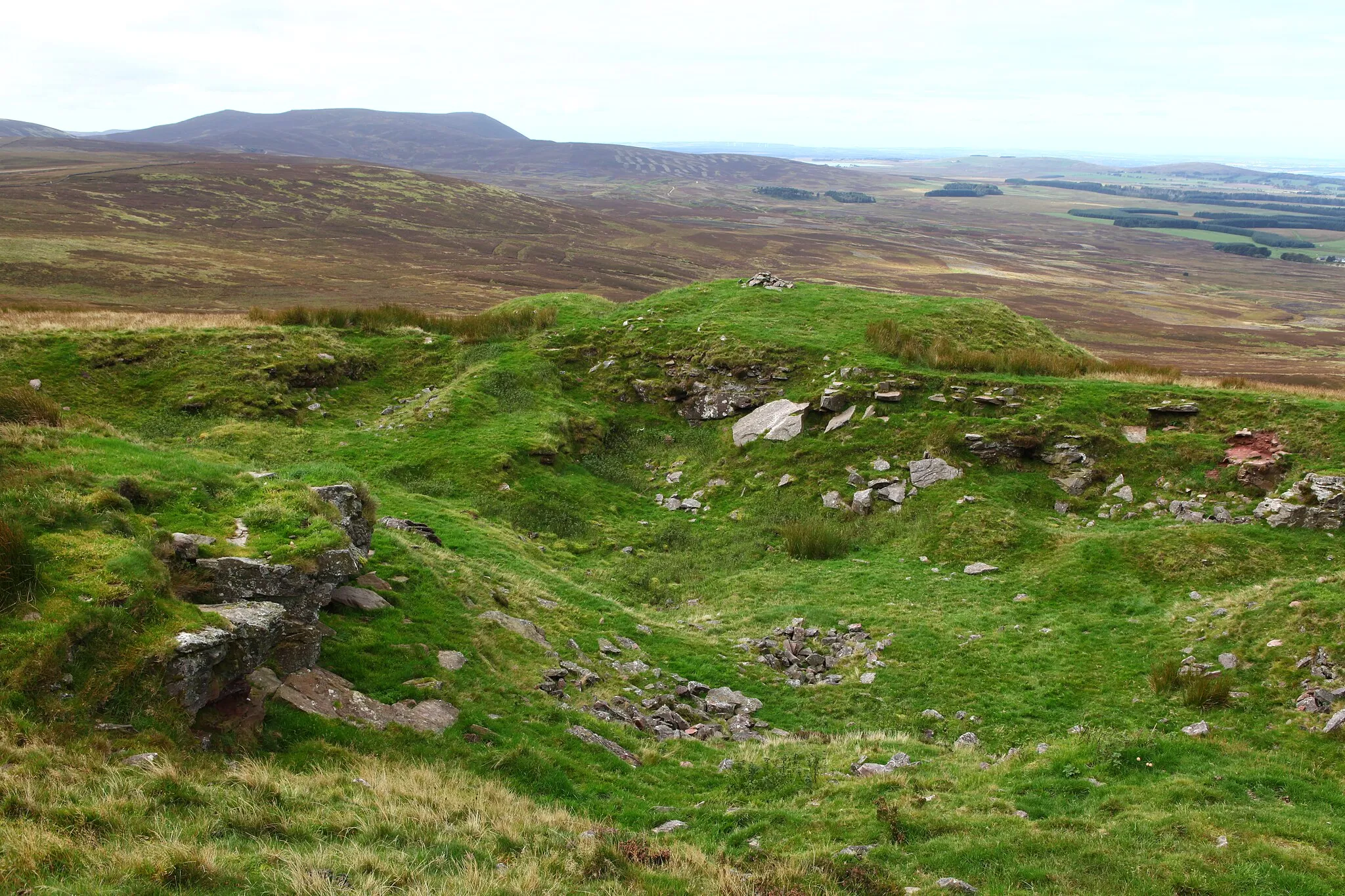 Photo showing: Quarry near the summit of Hare Hill