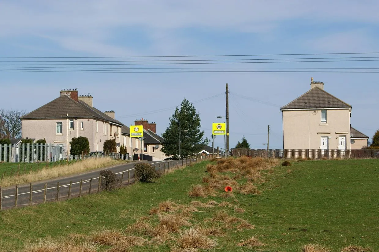 Photo showing: Approaching Glenboig