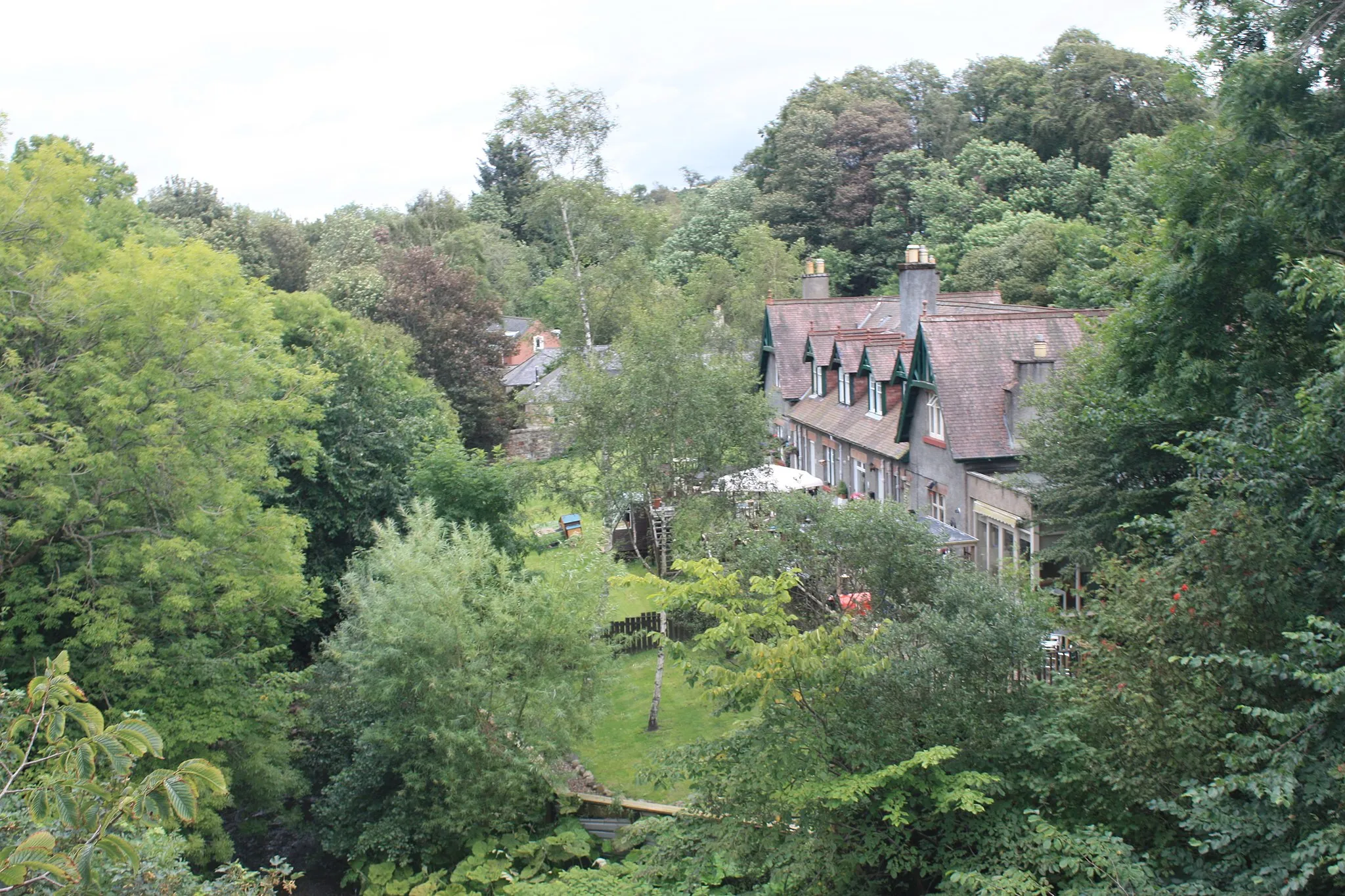 Photo showing: Picturesque housing on the south side of the river at Penicuik