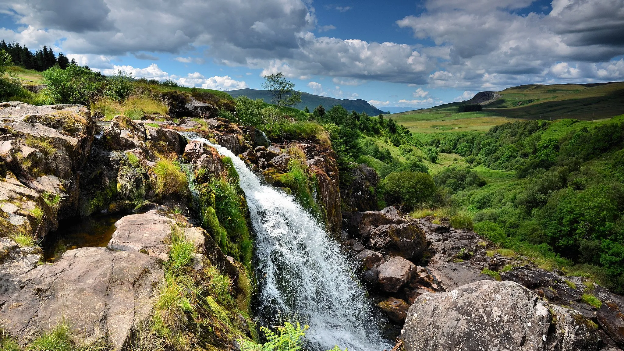 Photo showing: a view of the upper cascade of the Loup of Fintry waterfalls